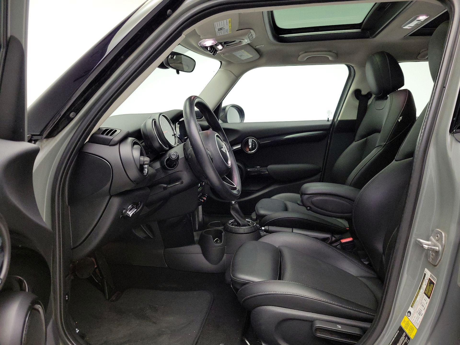 Thumbnail: 2016 MINI Cooper Hardtop - 11