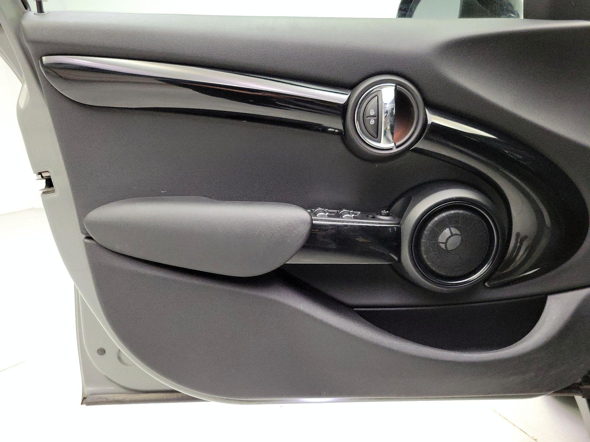 Thumbnail: 2016 MINI Cooper Hardtop - 12