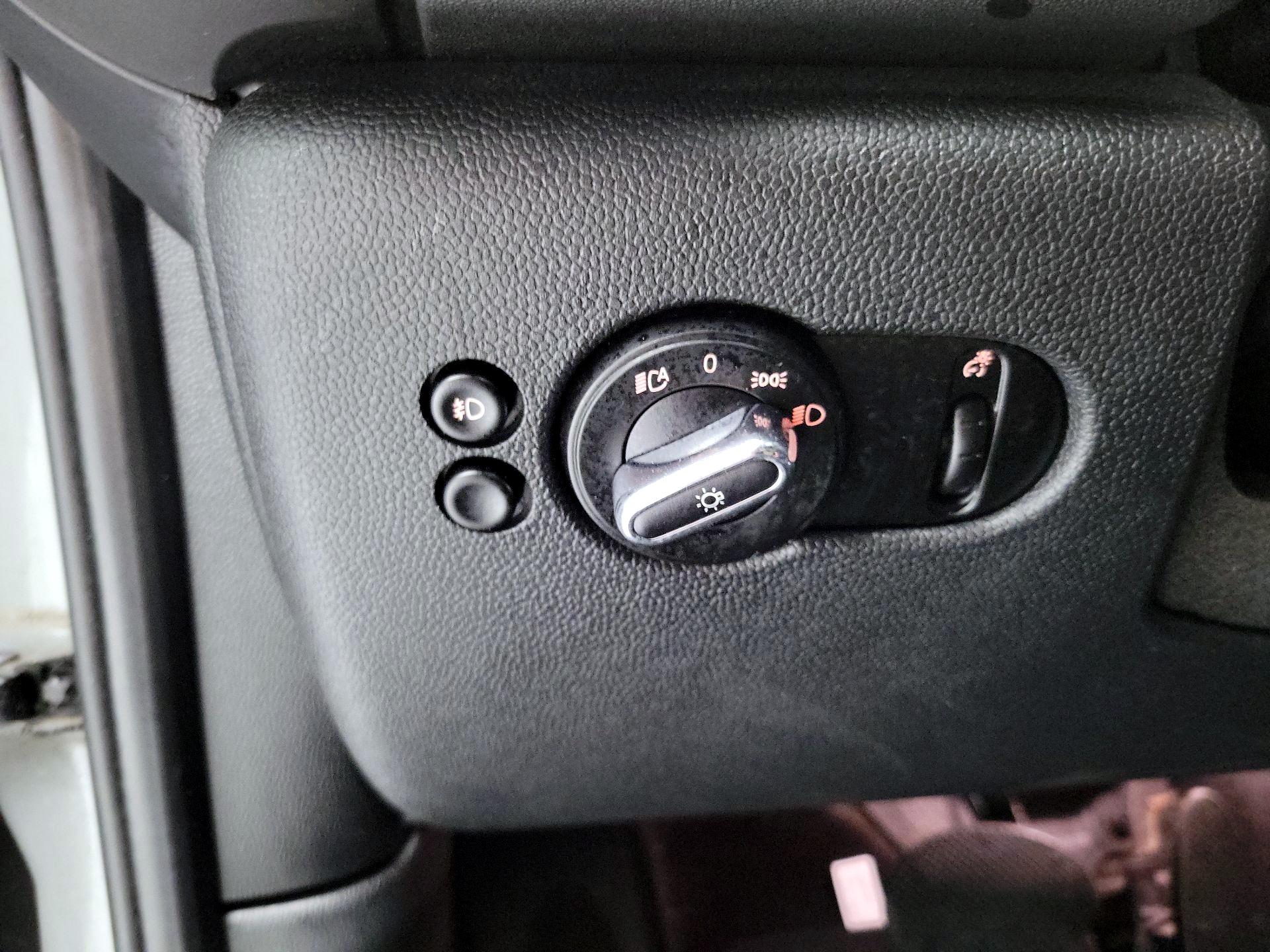 Thumbnail: 2016 MINI Cooper Hardtop - 13