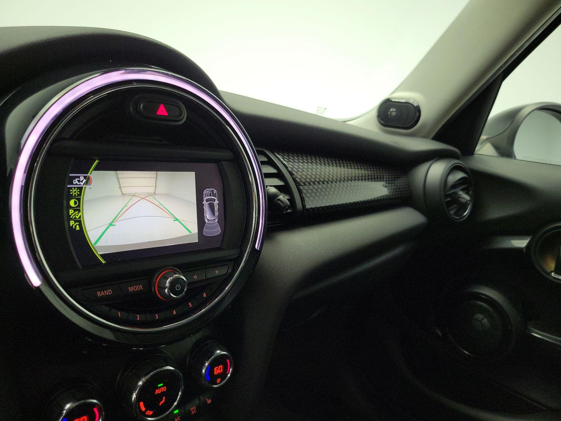 Thumbnail: 2016 MINI Cooper Hardtop - 14
