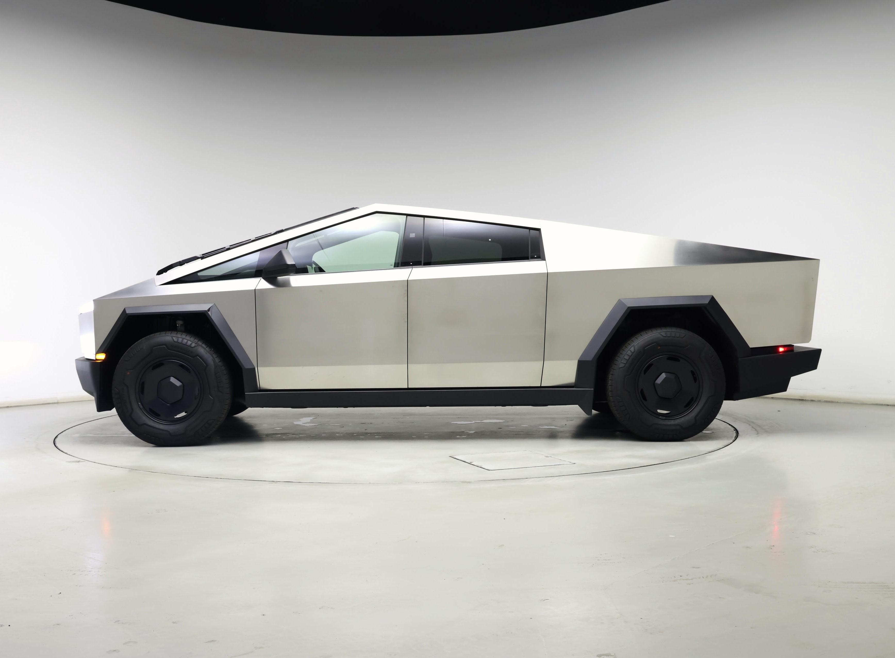 Thumbnail: 2025 Tesla Cybertruck - 3