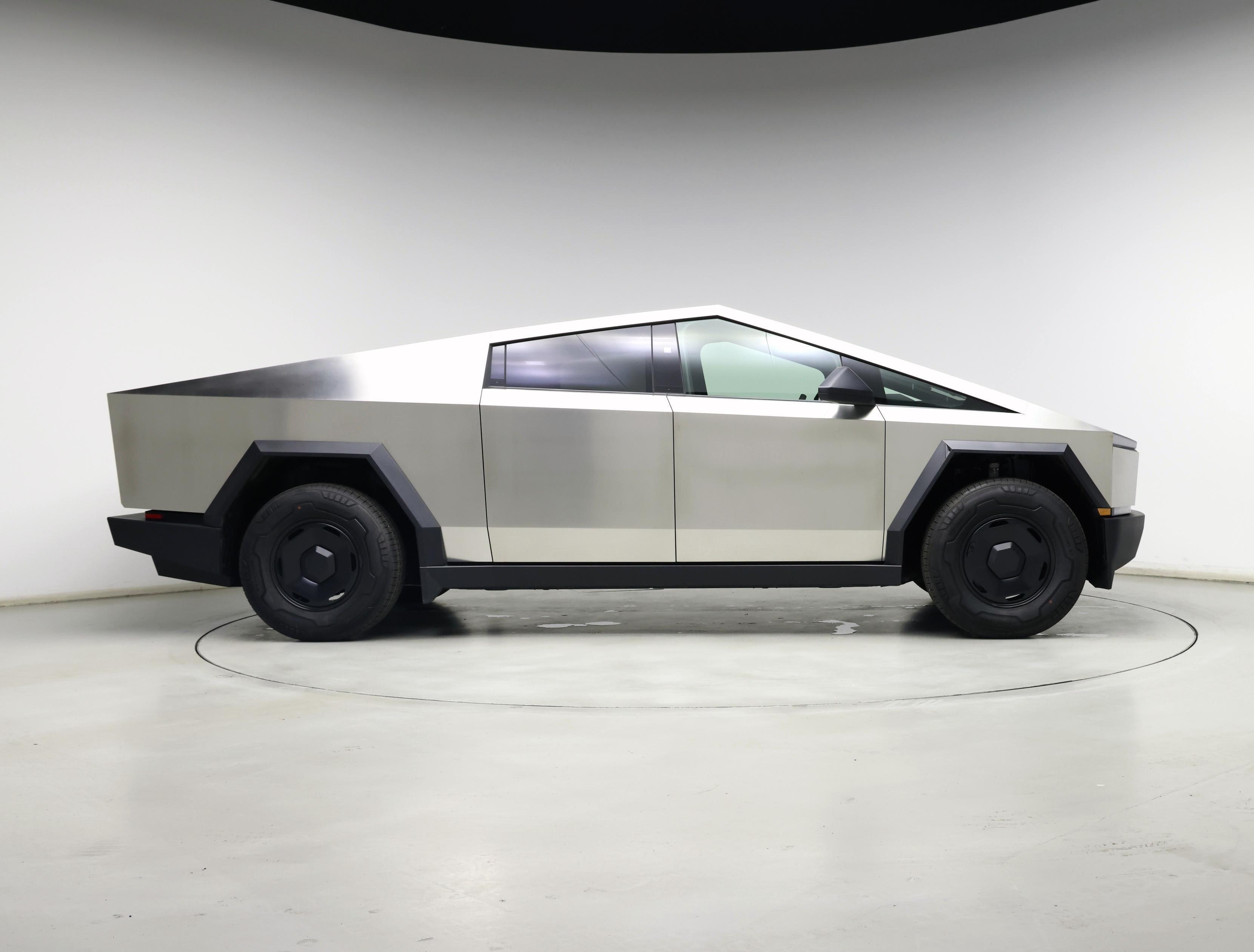 Thumbnail: 2025 Tesla Cybertruck - 7