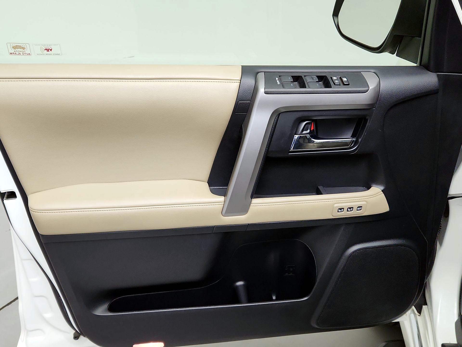 Thumbnail: 2015 Toyota 4Runner - 12