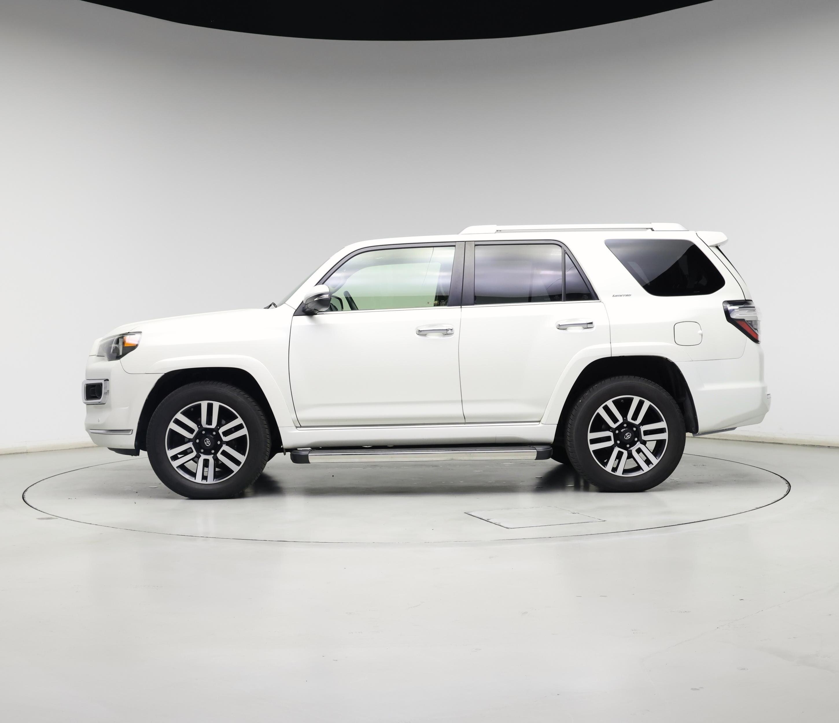 Thumbnail: 2015 Toyota 4Runner - 3