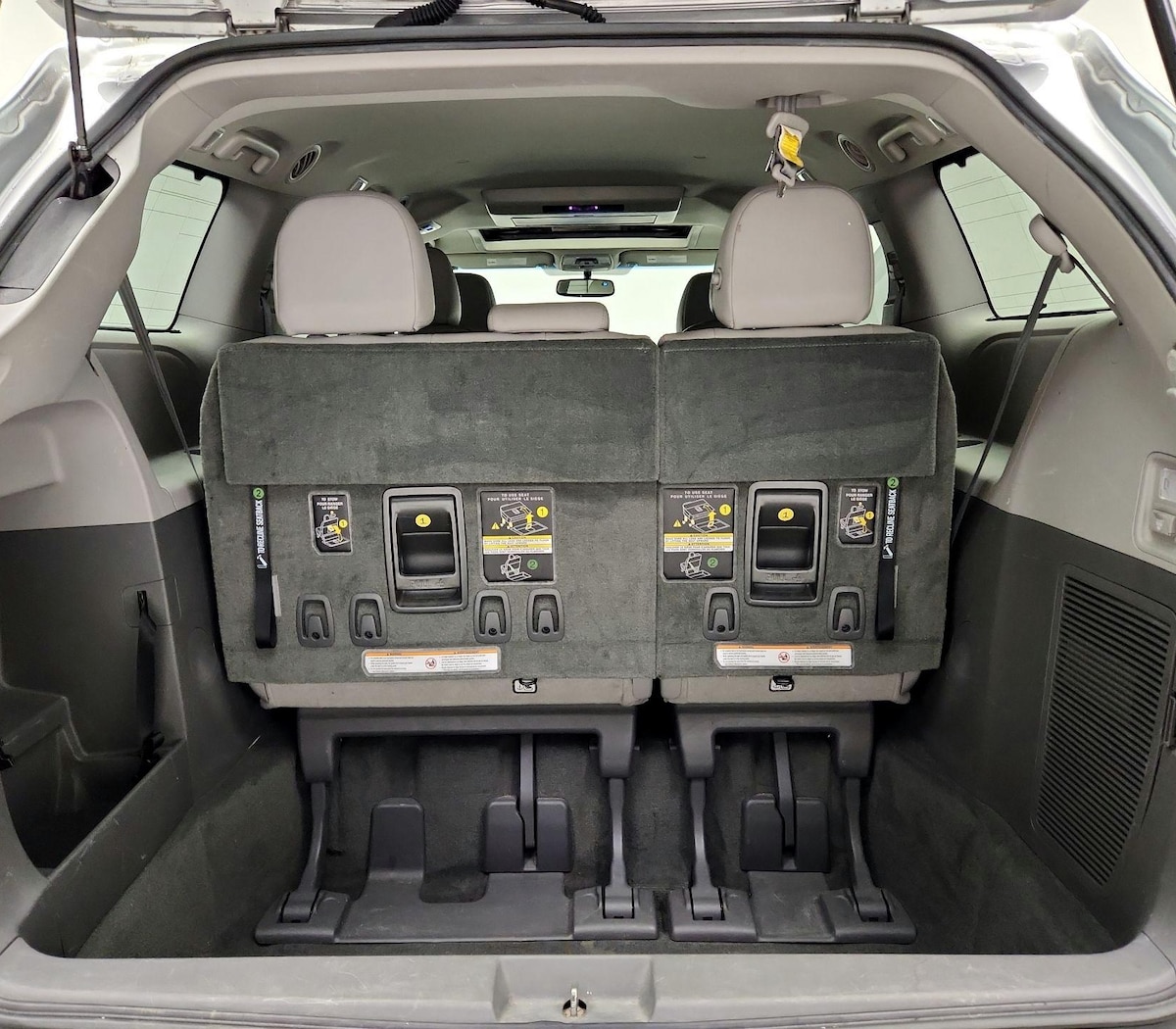 Trunk/Cargo (Seats Up)
