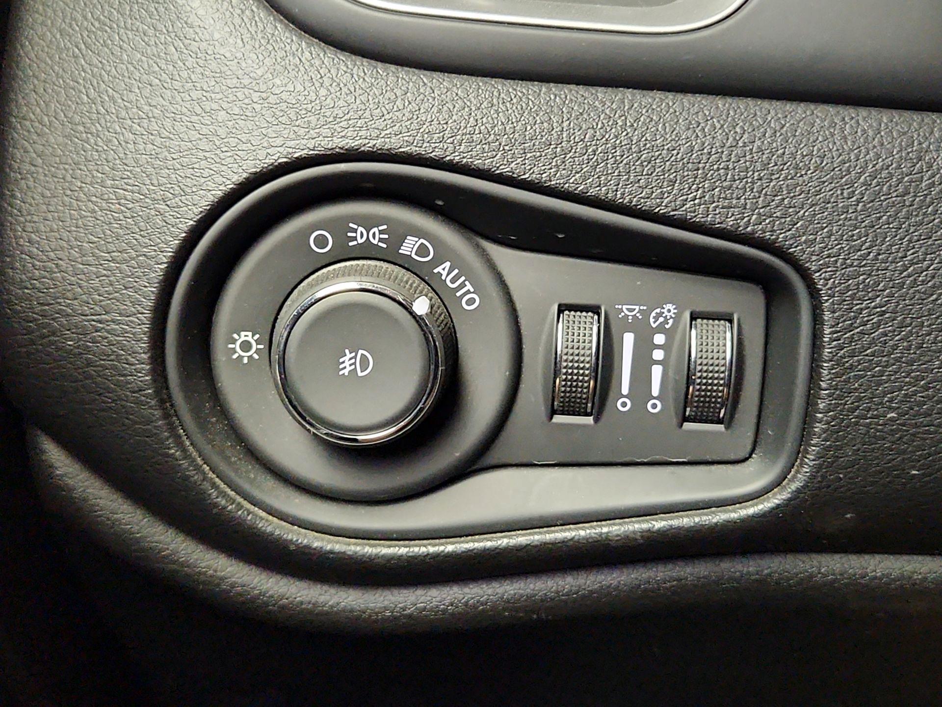 Thumbnail: 2020 Jeep Renegade - 13