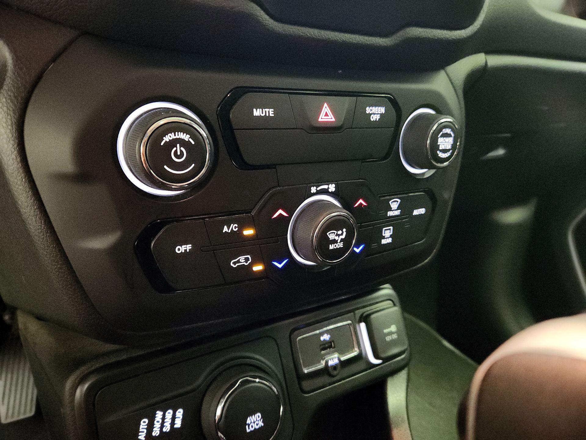 Thumbnail: 2020 Jeep Renegade - 16