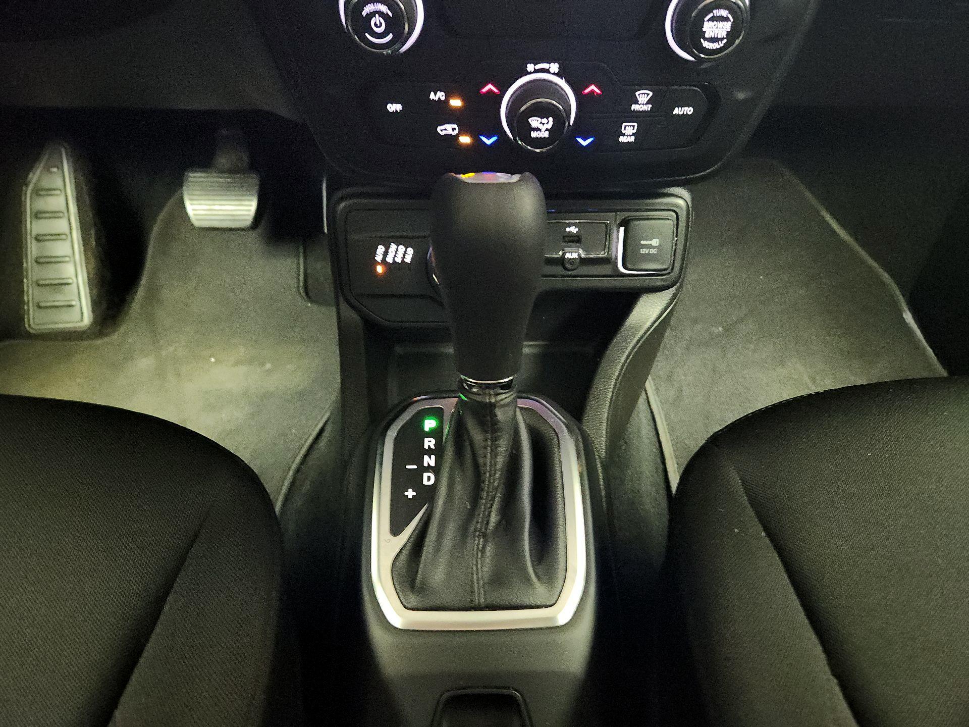 Thumbnail: 2020 Jeep Renegade - 17