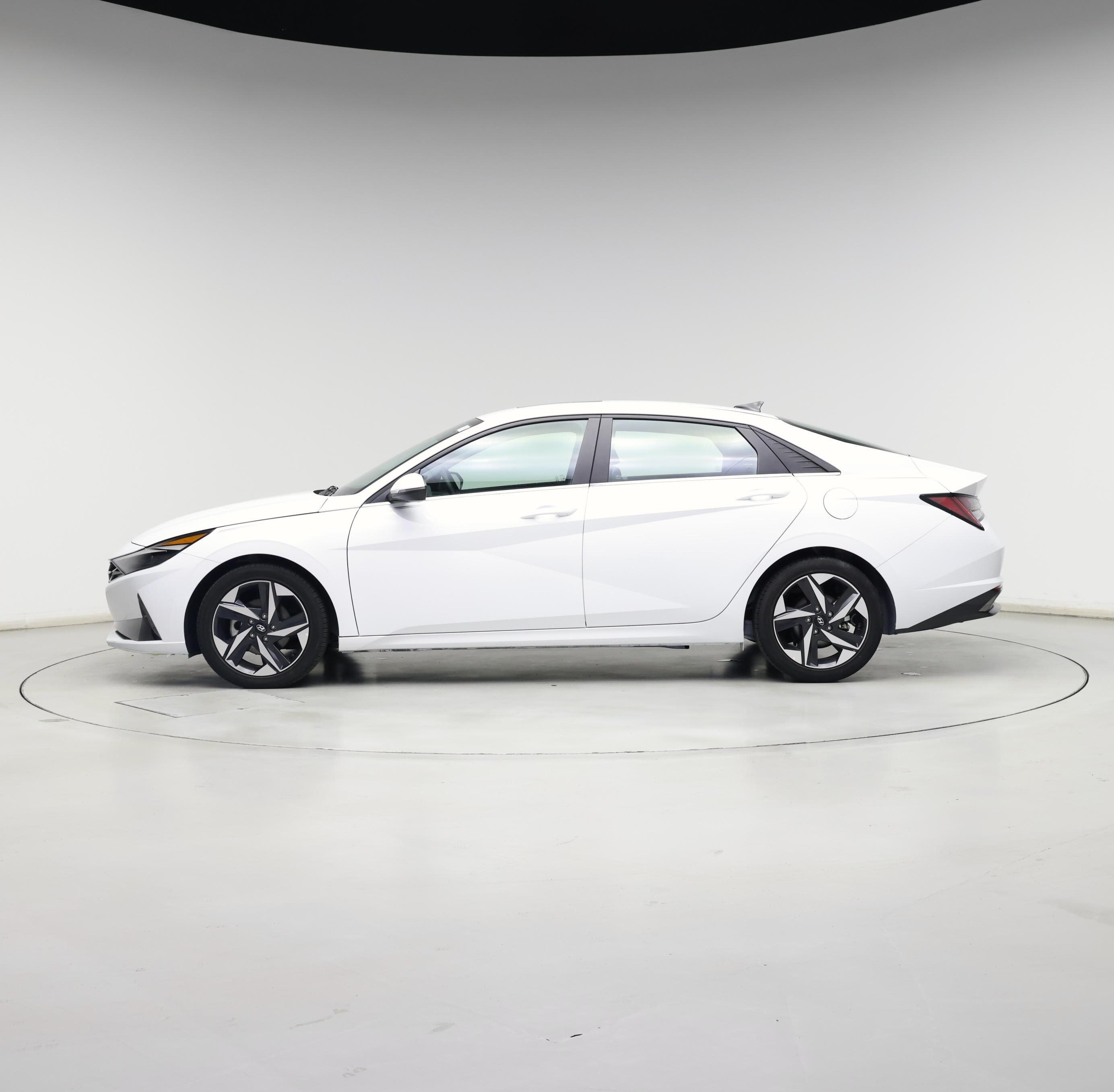 Thumbnail: 2021 Hyundai Elantra - 3