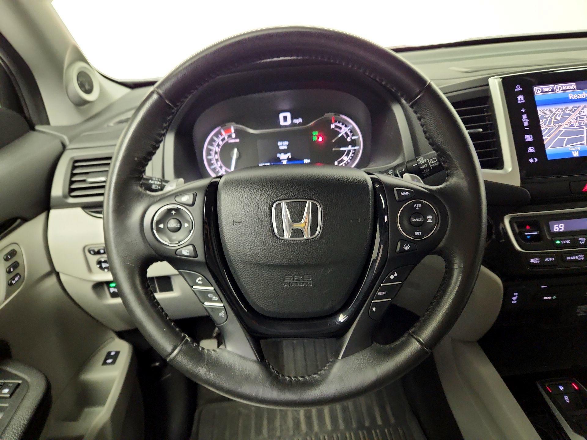 Thumbnail: 2017 Honda Pilot - 10