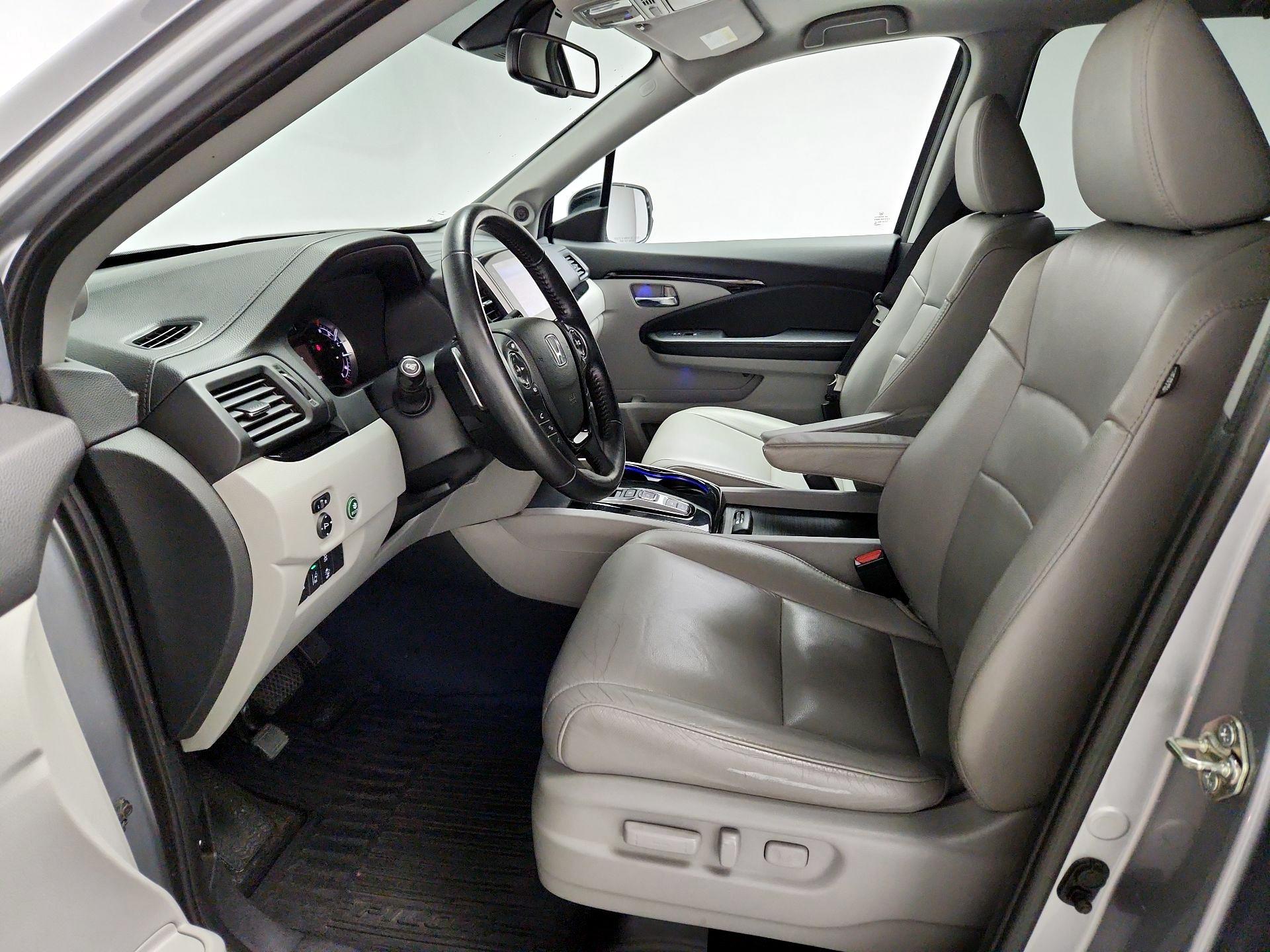 Thumbnail: 2017 Honda Pilot - 11