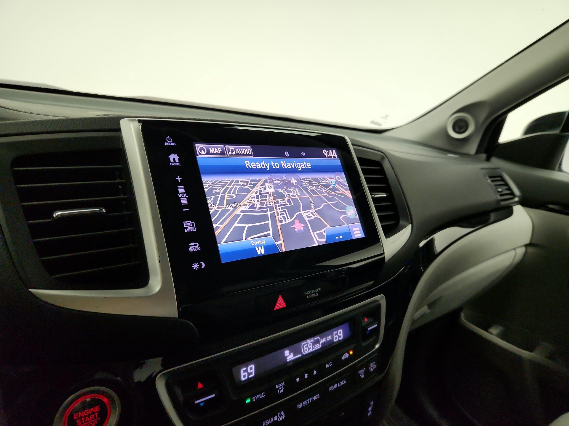 Thumbnail: 2017 Honda Pilot - 14