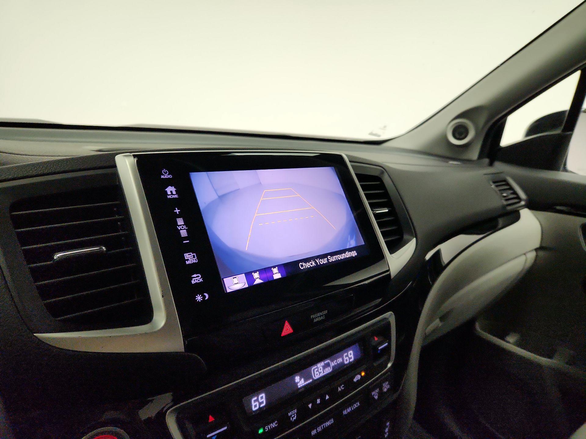 Thumbnail: 2017 Honda Pilot - 15