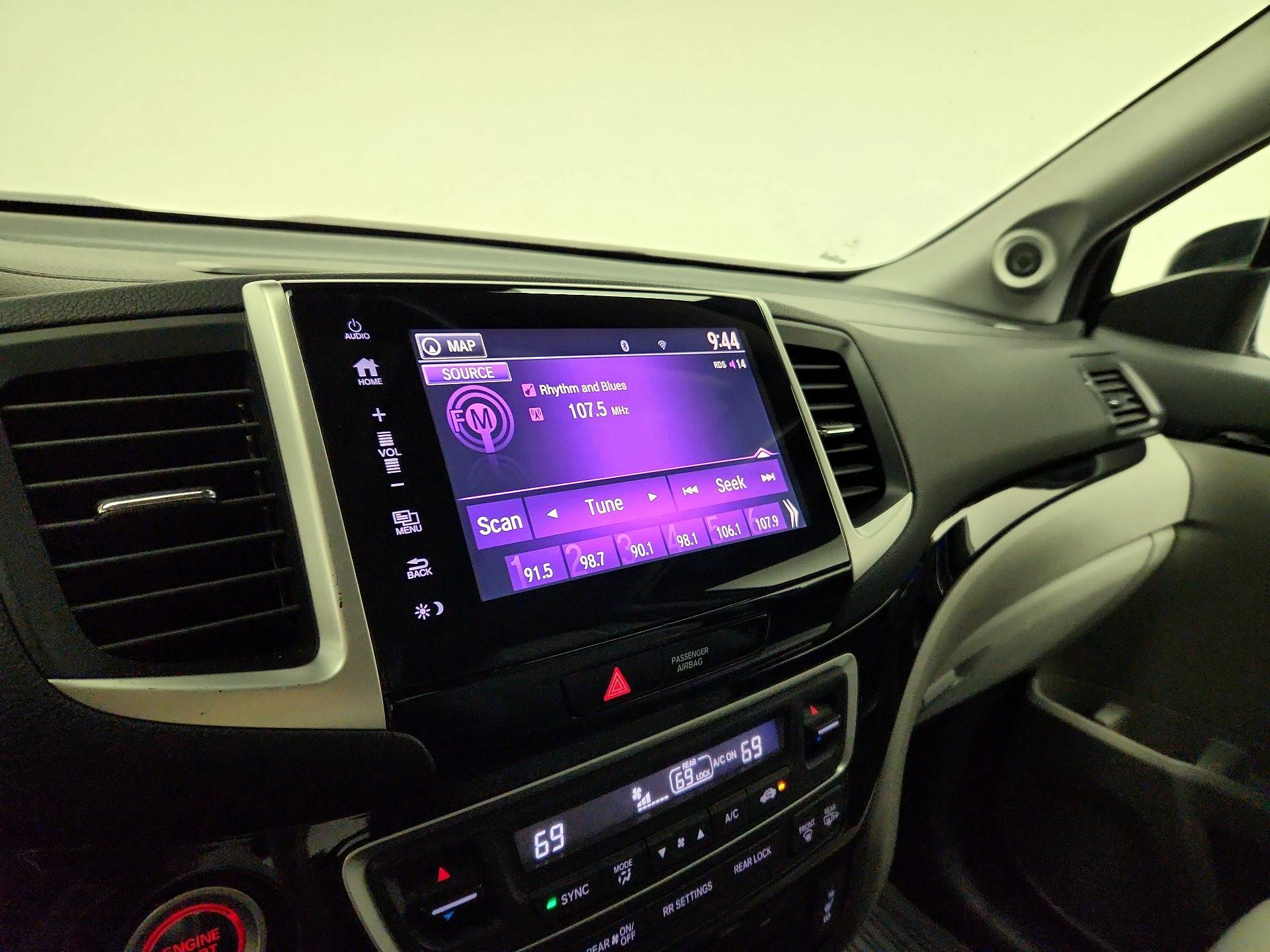 Thumbnail: 2017 Honda Pilot - 16