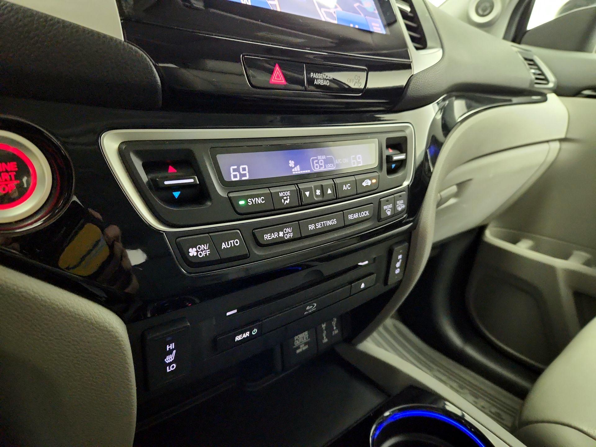 Thumbnail: 2017 Honda Pilot - 17