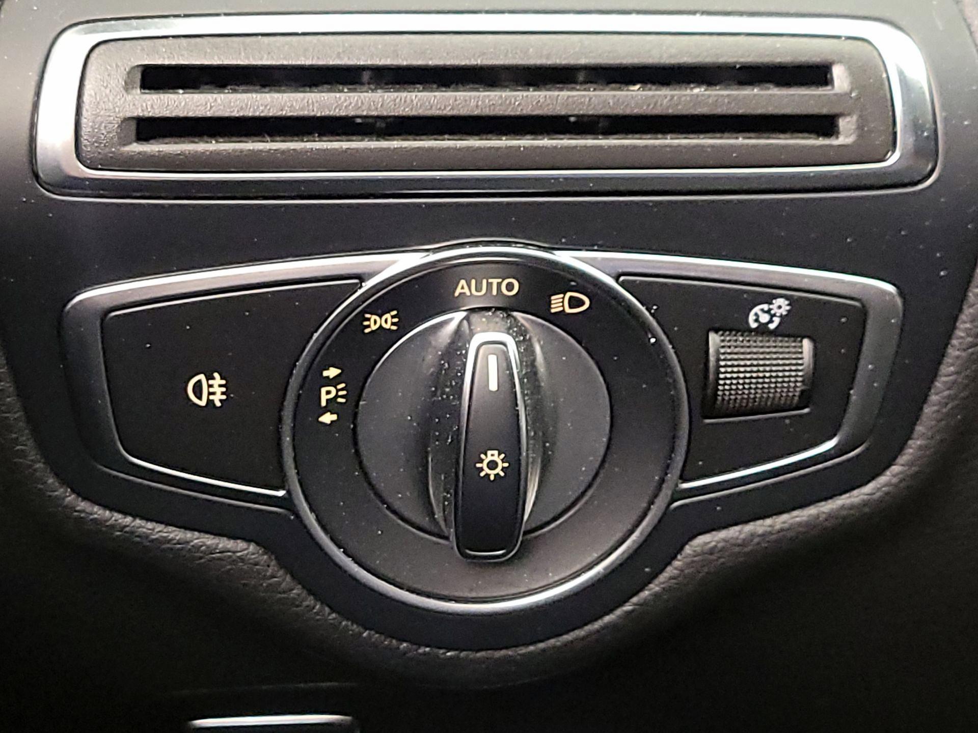 Thumbnail: 2018 Mercedes-Benz C-Class - 13