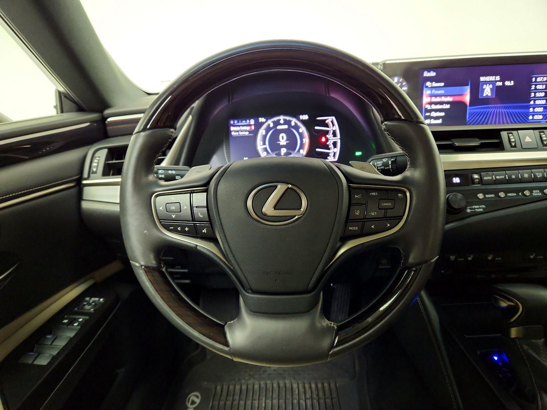 Thumbnail: 2020 Lexus ES - 10
