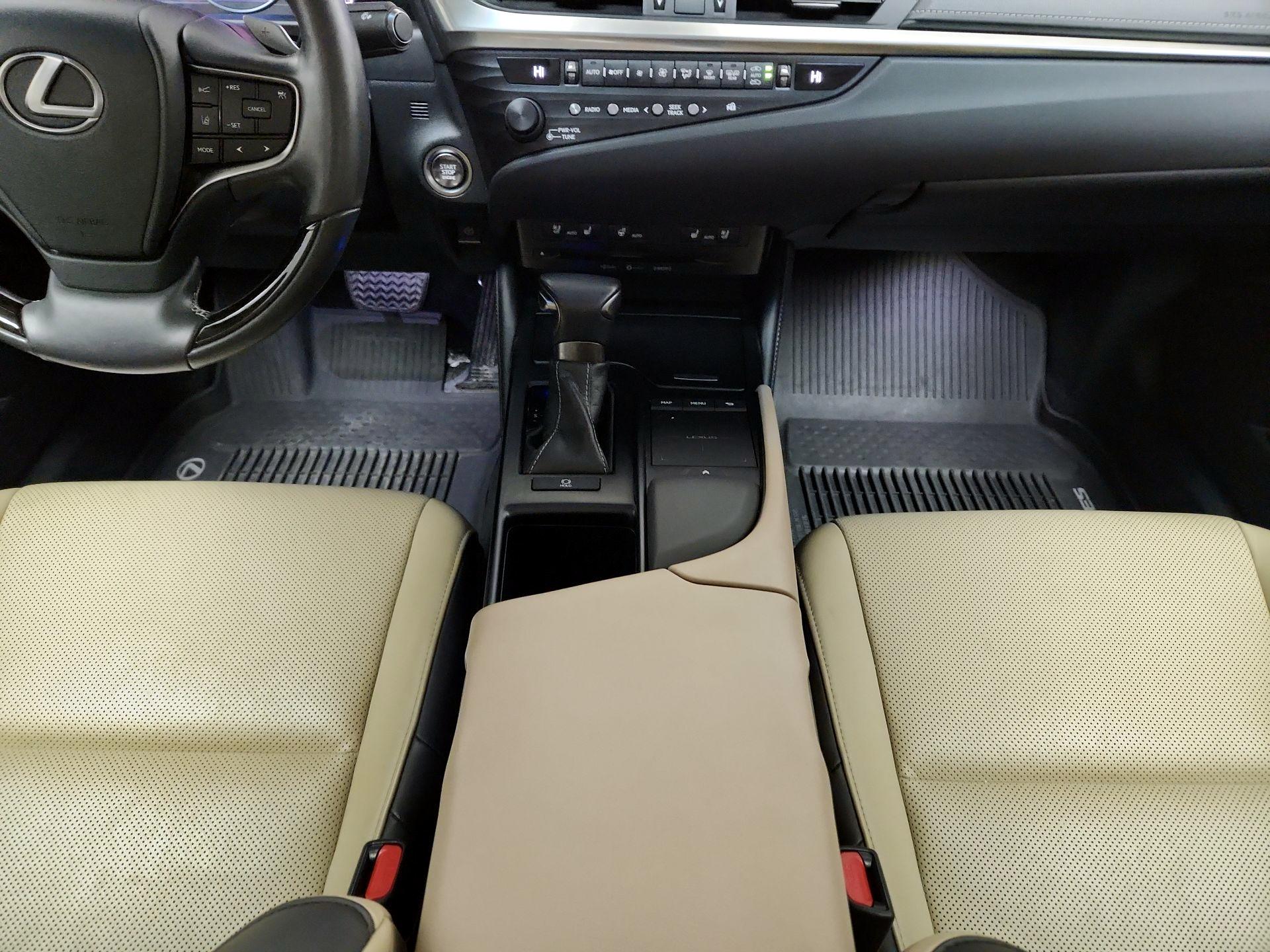 Thumbnail: 2020 Lexus ES - 18