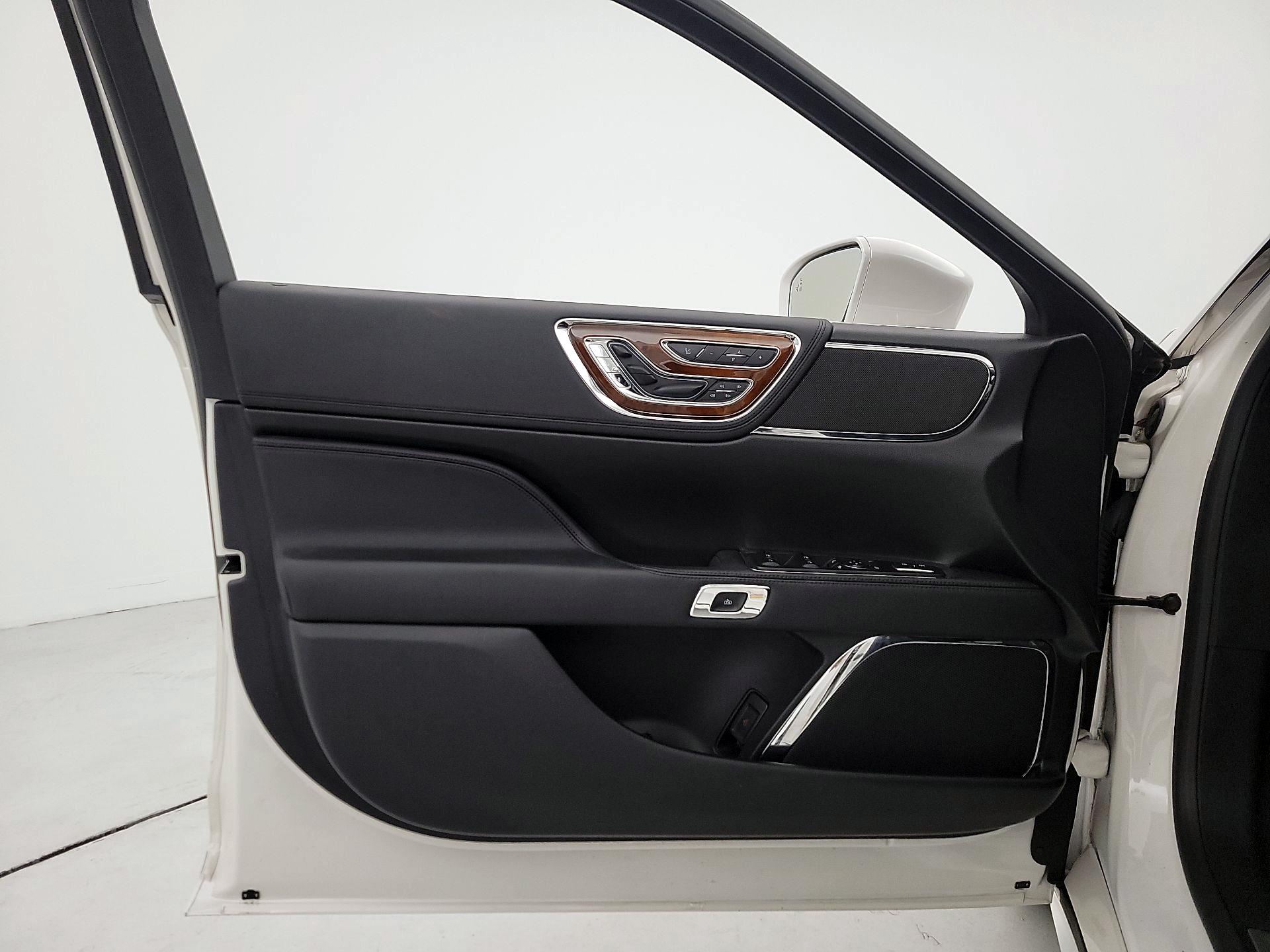 Thumbnail: 2019 Lincoln Continental - 12