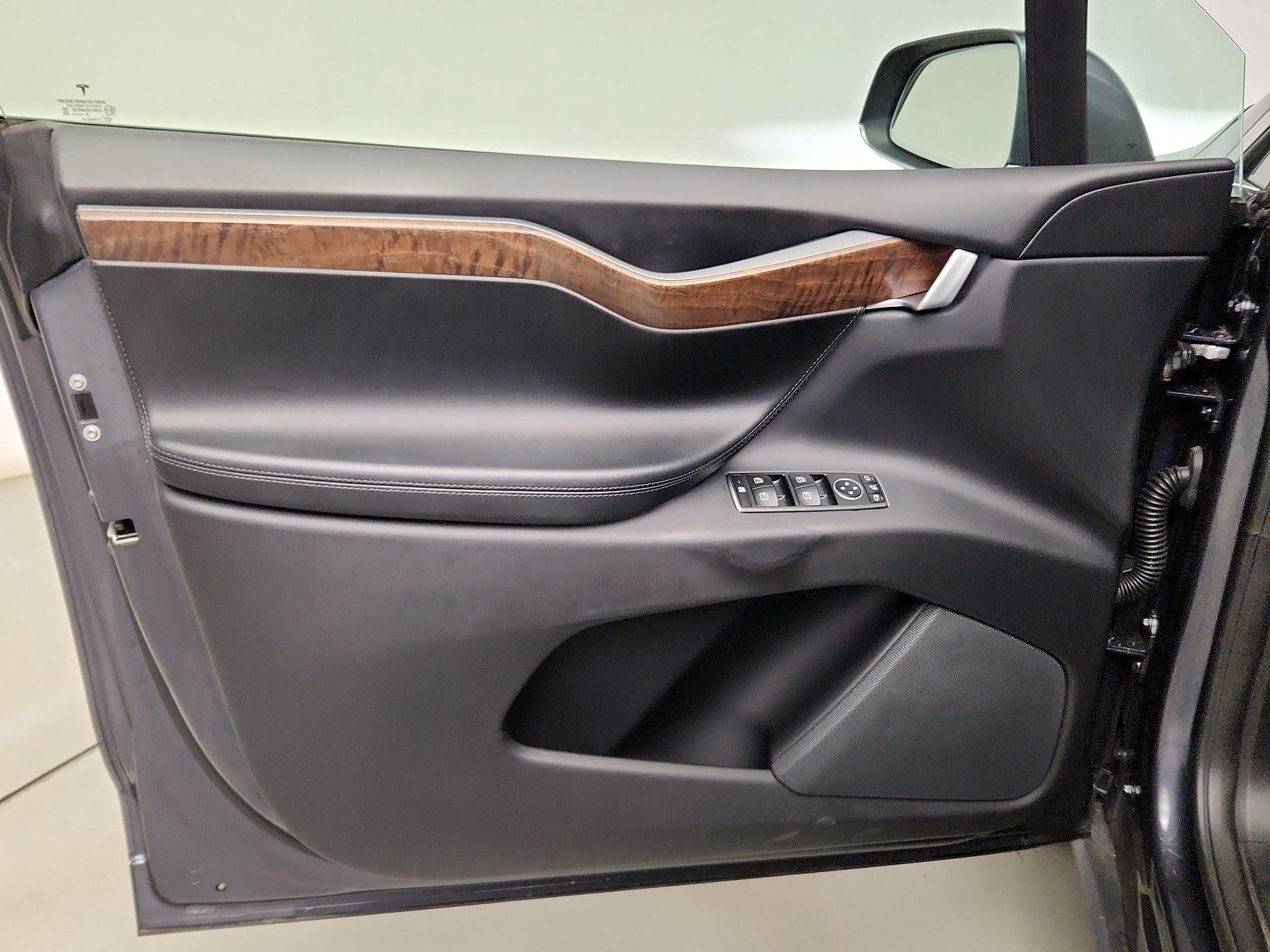 Thumbnail: 2020 Tesla Model X - 12