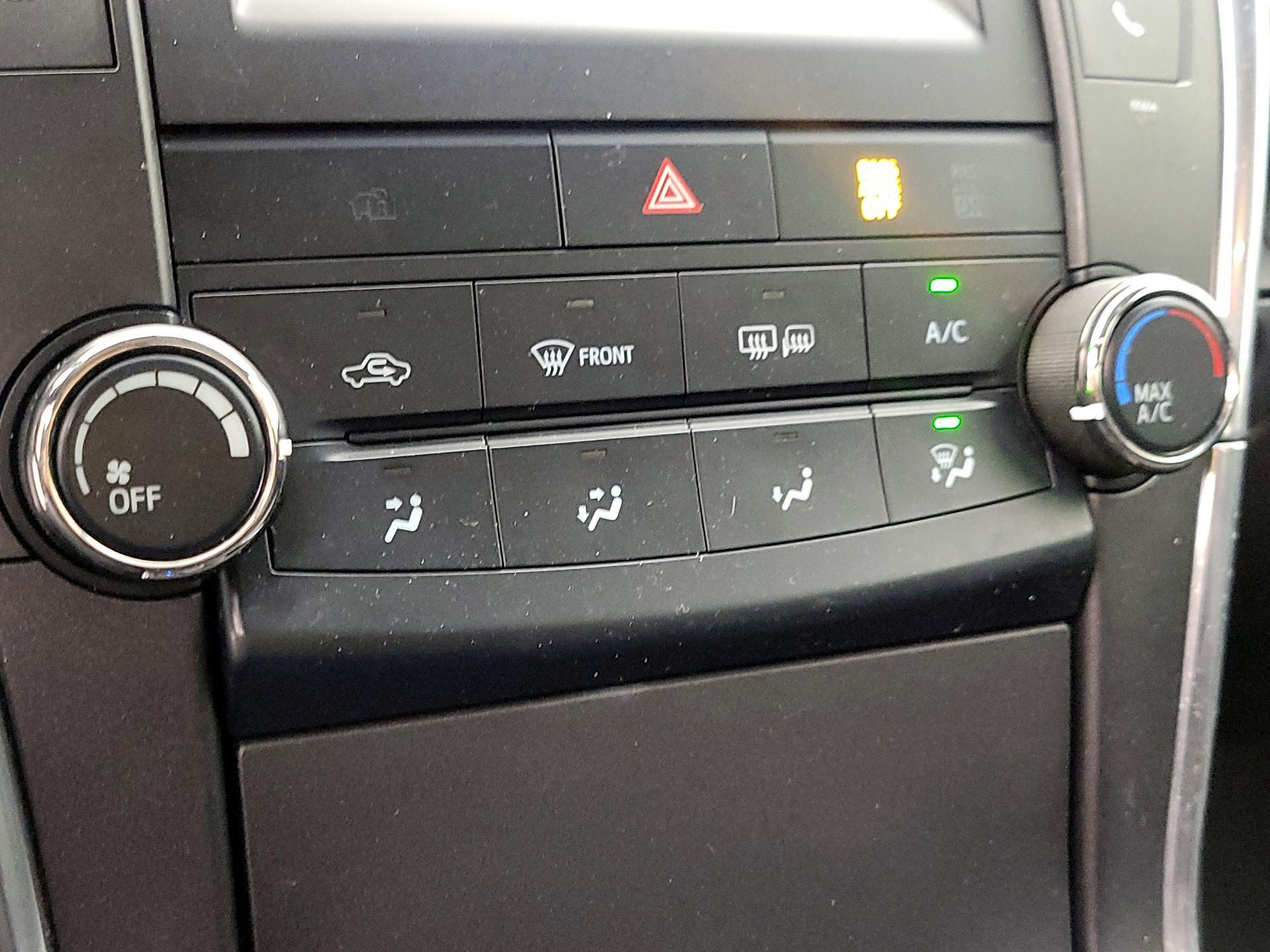 Thumbnail: 2017 Toyota Camry - 15