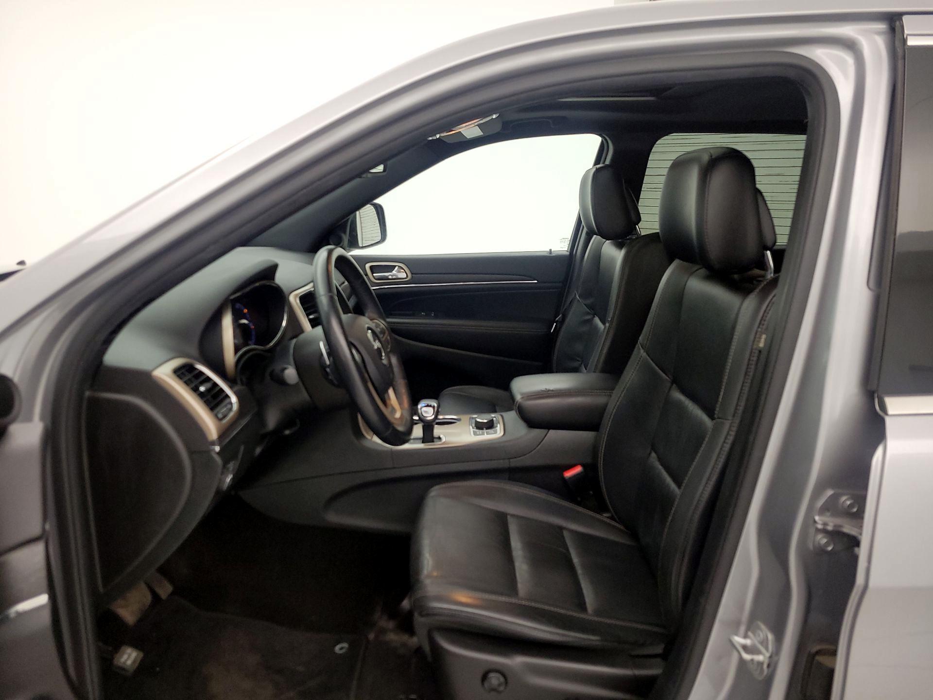 Thumbnail: 2015 Jeep Grand Cherokee - 11