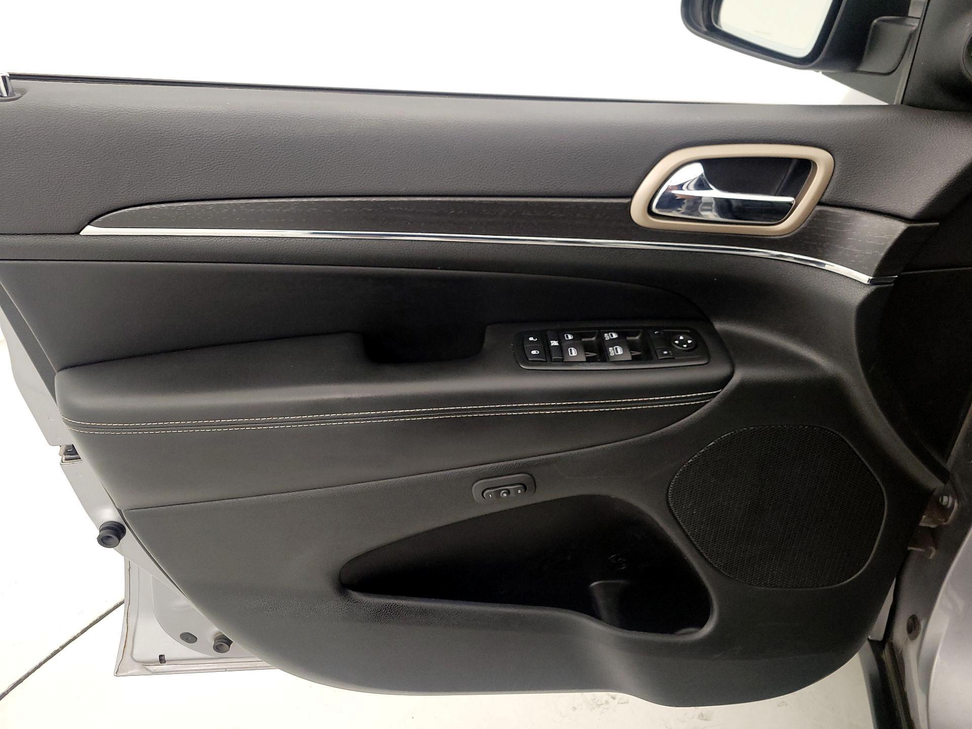 Thumbnail: 2015 Jeep Grand Cherokee - 12