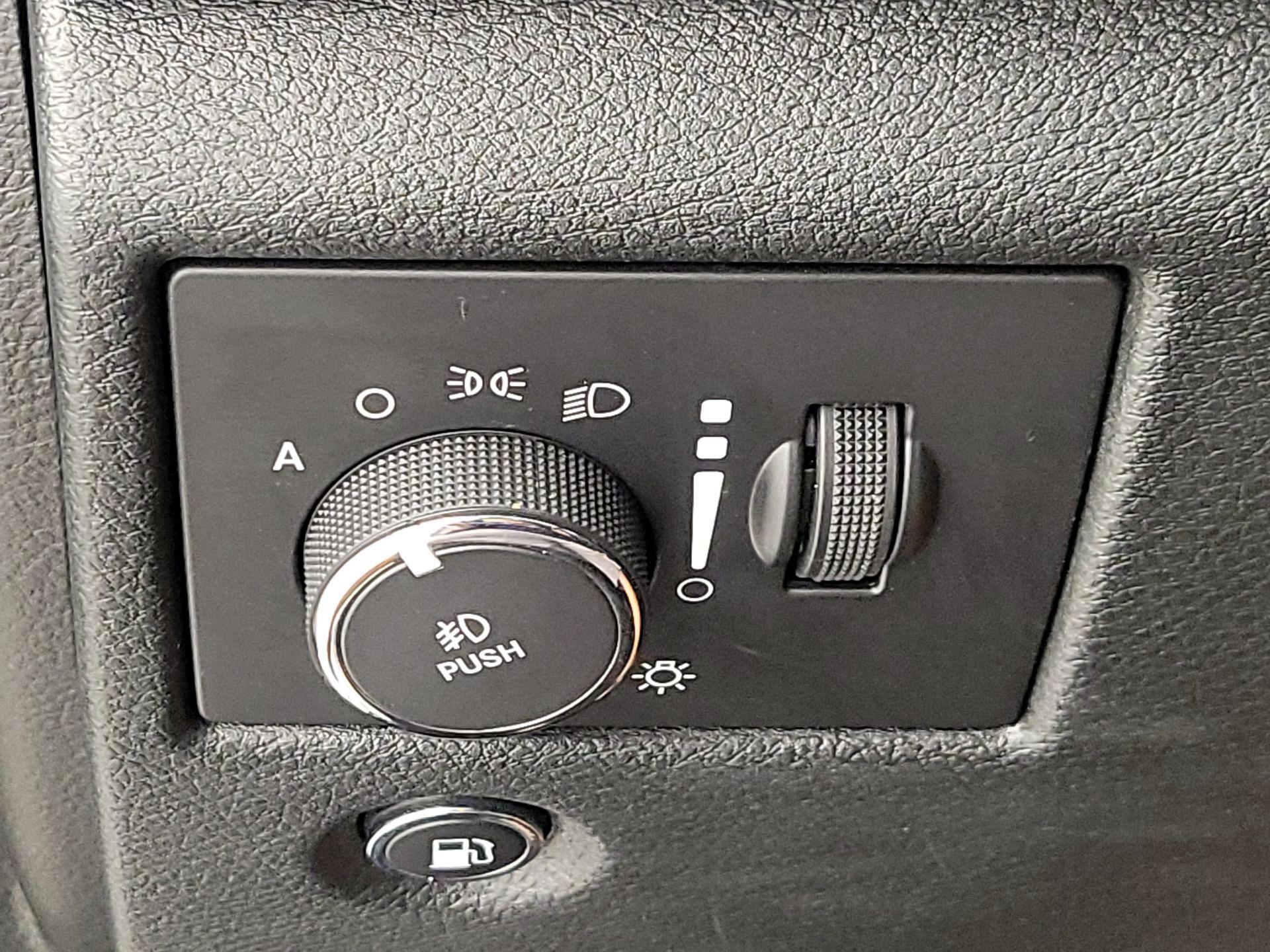 Thumbnail: 2015 Jeep Grand Cherokee - 13