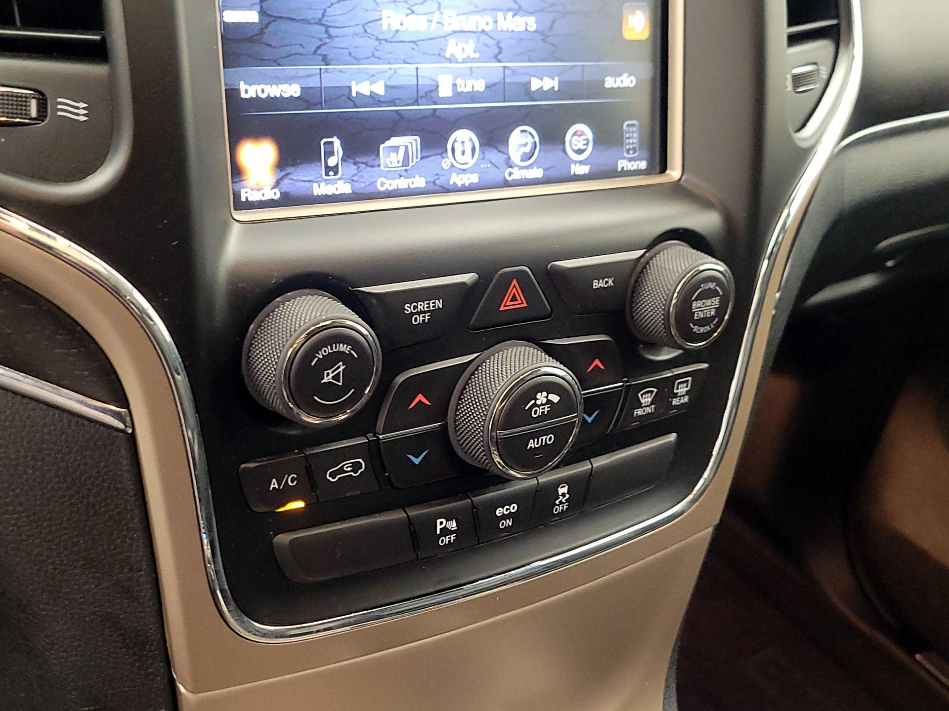 Thumbnail: 2015 Jeep Grand Cherokee - 16