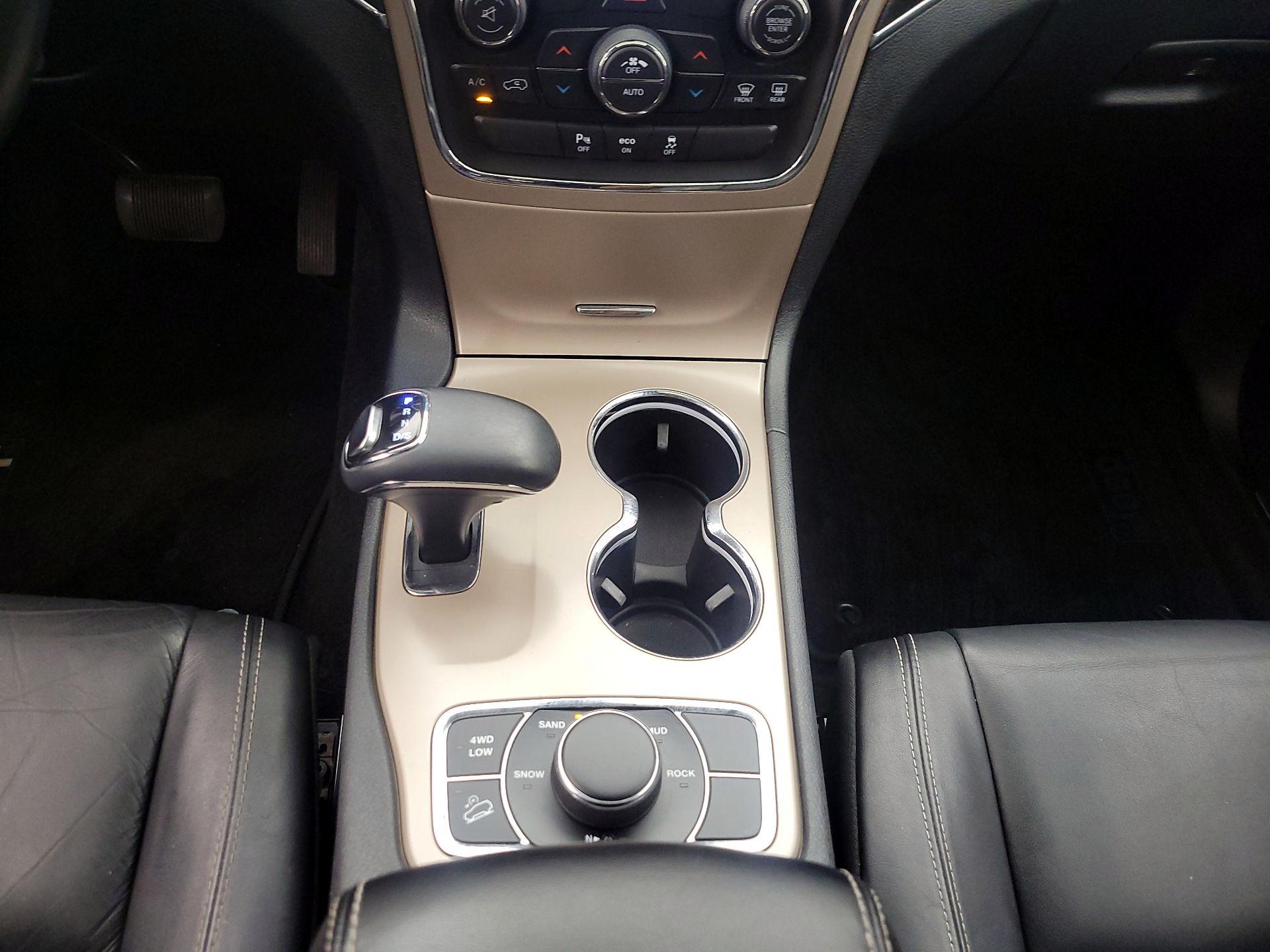 Thumbnail: 2015 Jeep Grand Cherokee - 17