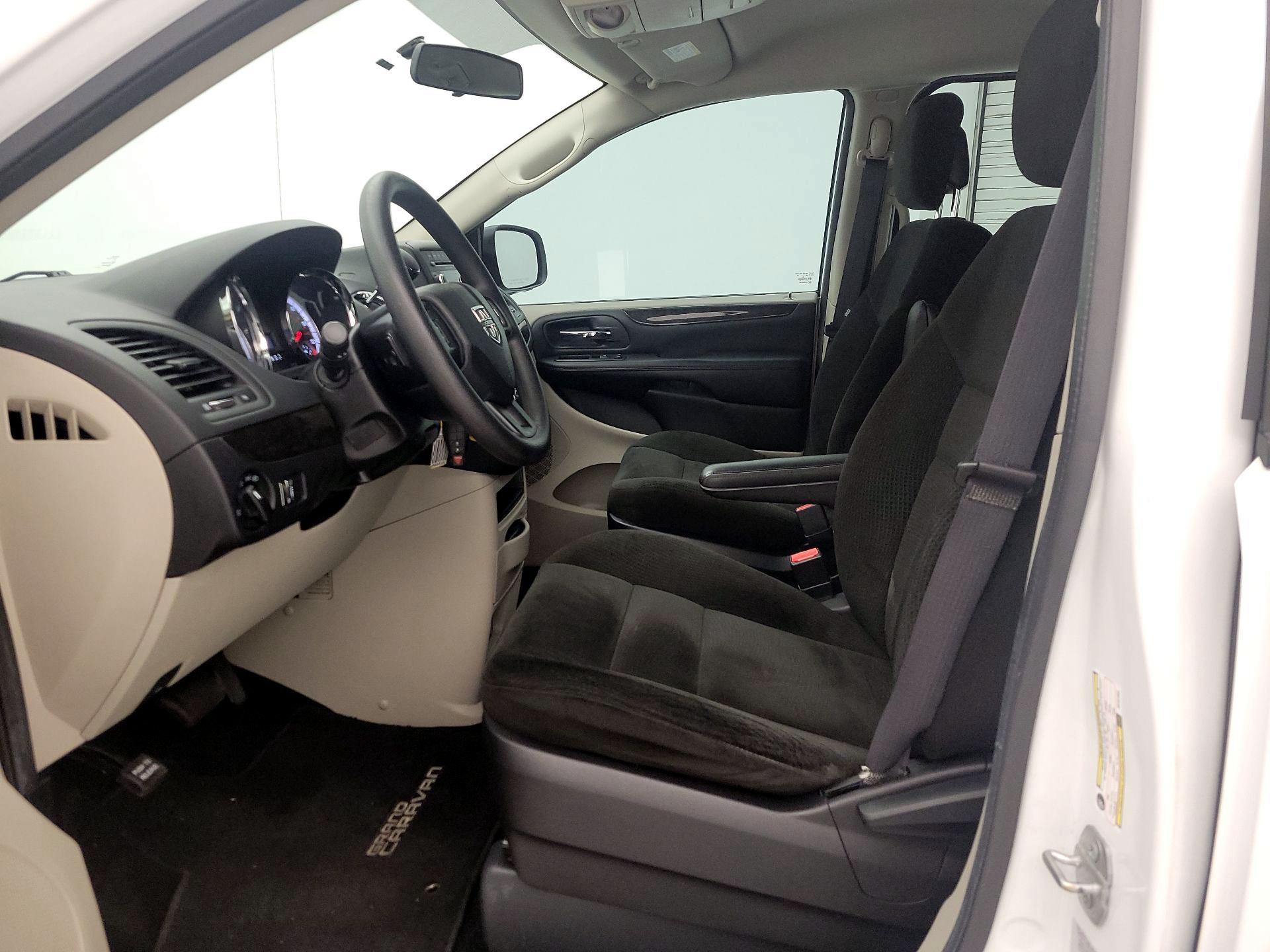 Thumbnail: 2016 Dodge Grand Caravan - 11