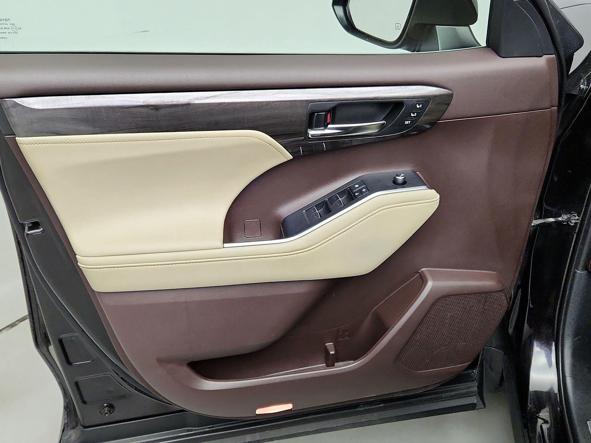 Thumbnail: 2021 Toyota Highlander - 12