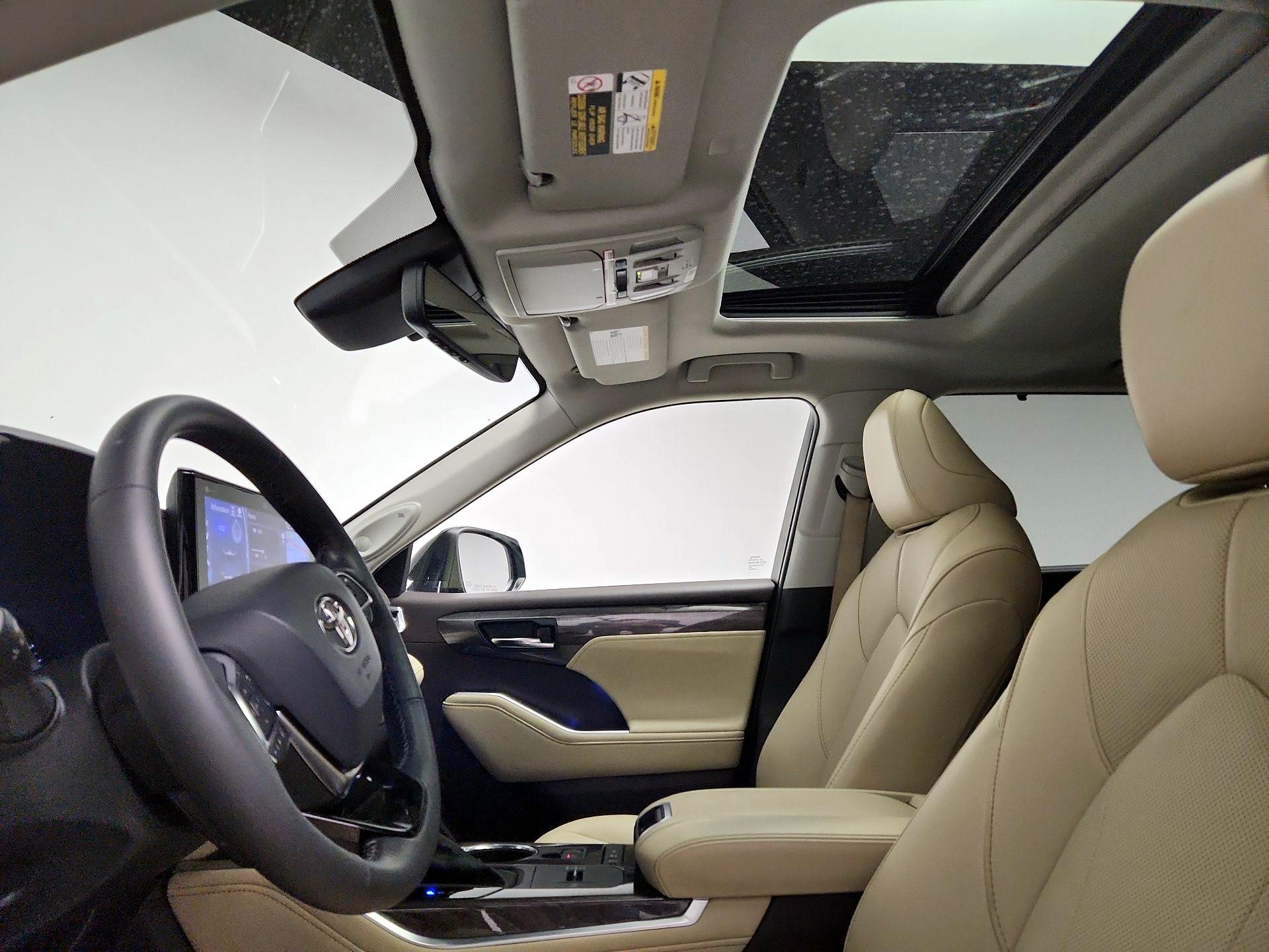 Thumbnail: 2021 Toyota Highlander - 20
