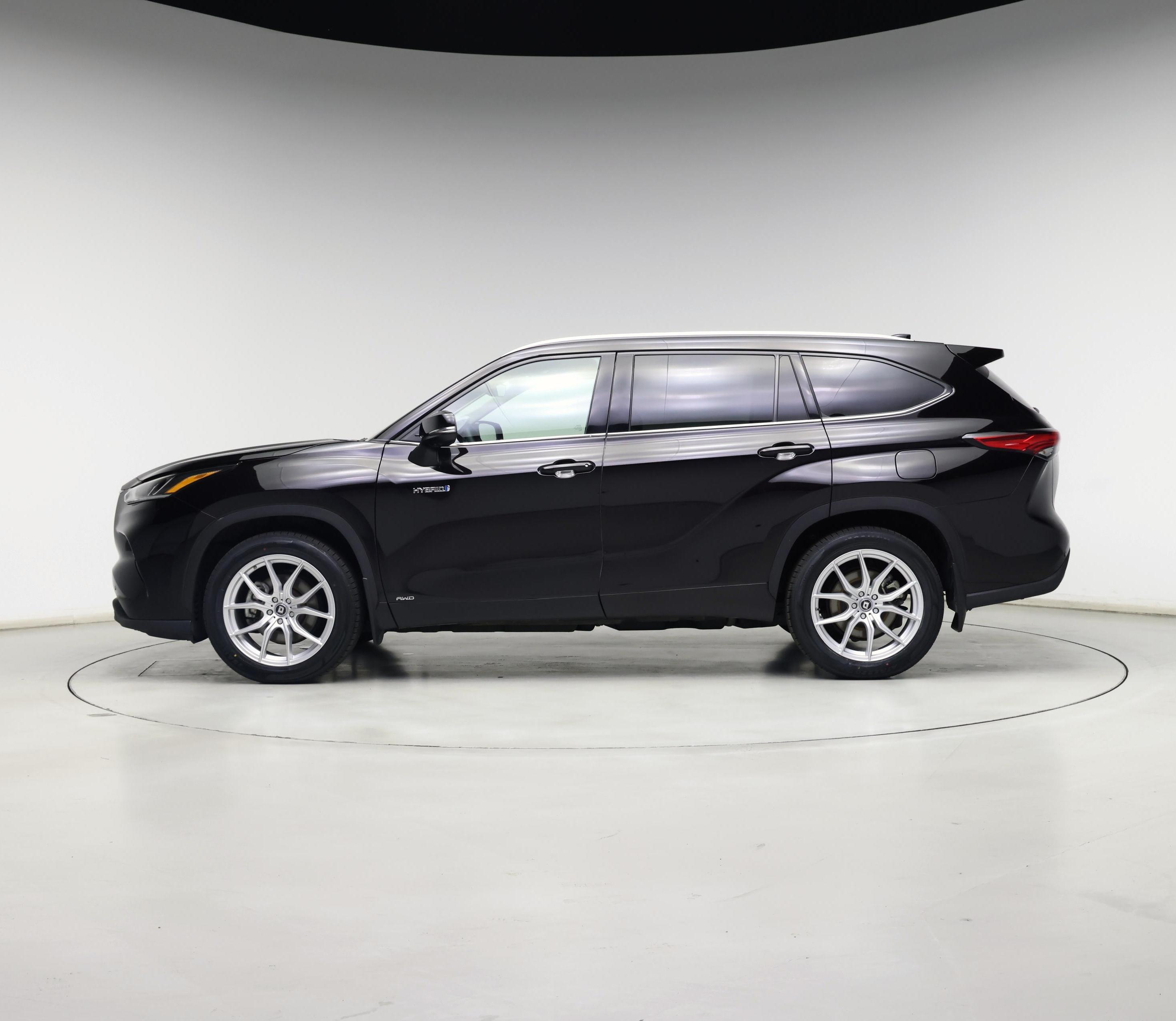 Thumbnail: 2021 Toyota Highlander - 3