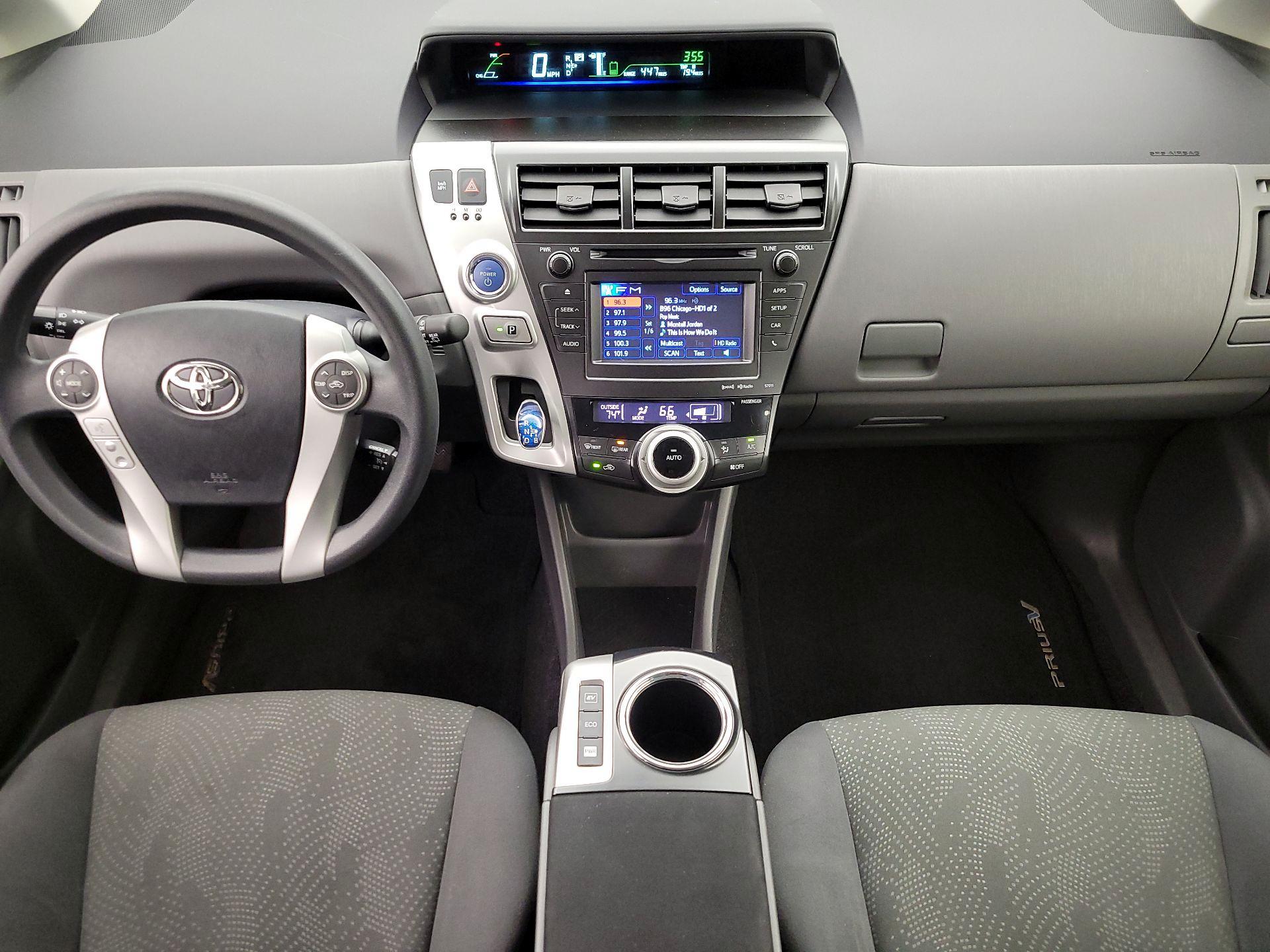 Thumbnail: 2014 Toyota Prius v - 9
