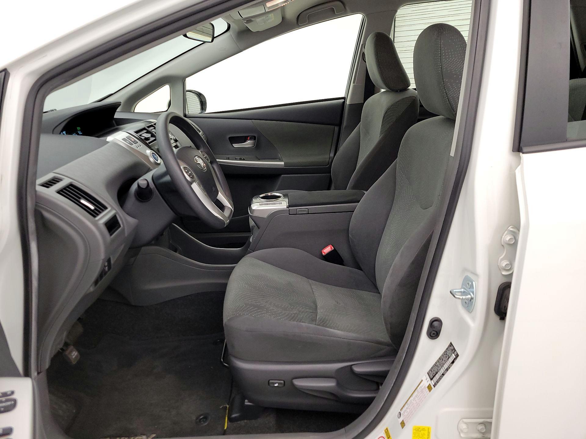 Thumbnail: 2014 Toyota Prius v - 11