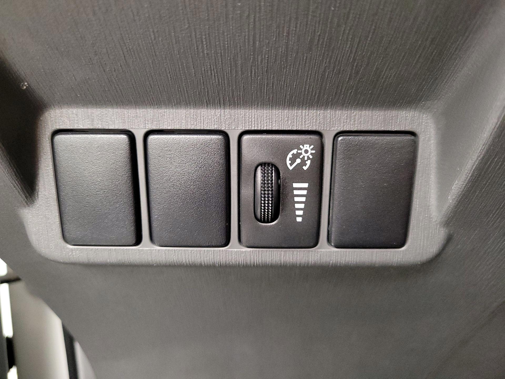 Thumbnail: 2014 Toyota Prius v - 13