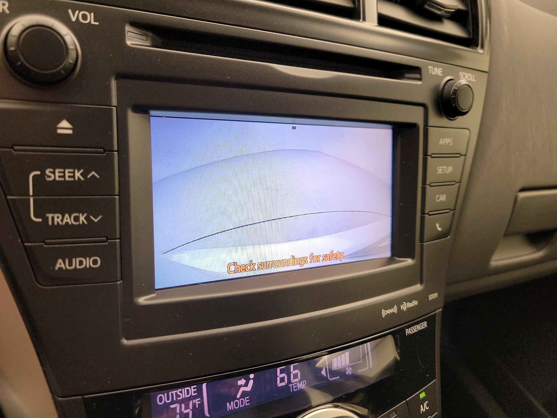 Thumbnail: 2014 Toyota Prius v - 14