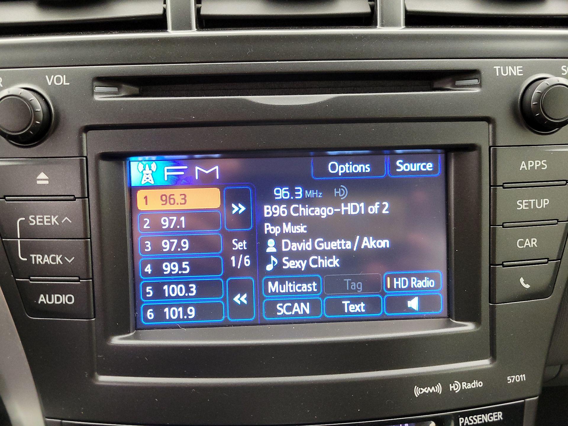 Thumbnail: 2014 Toyota Prius v - 15