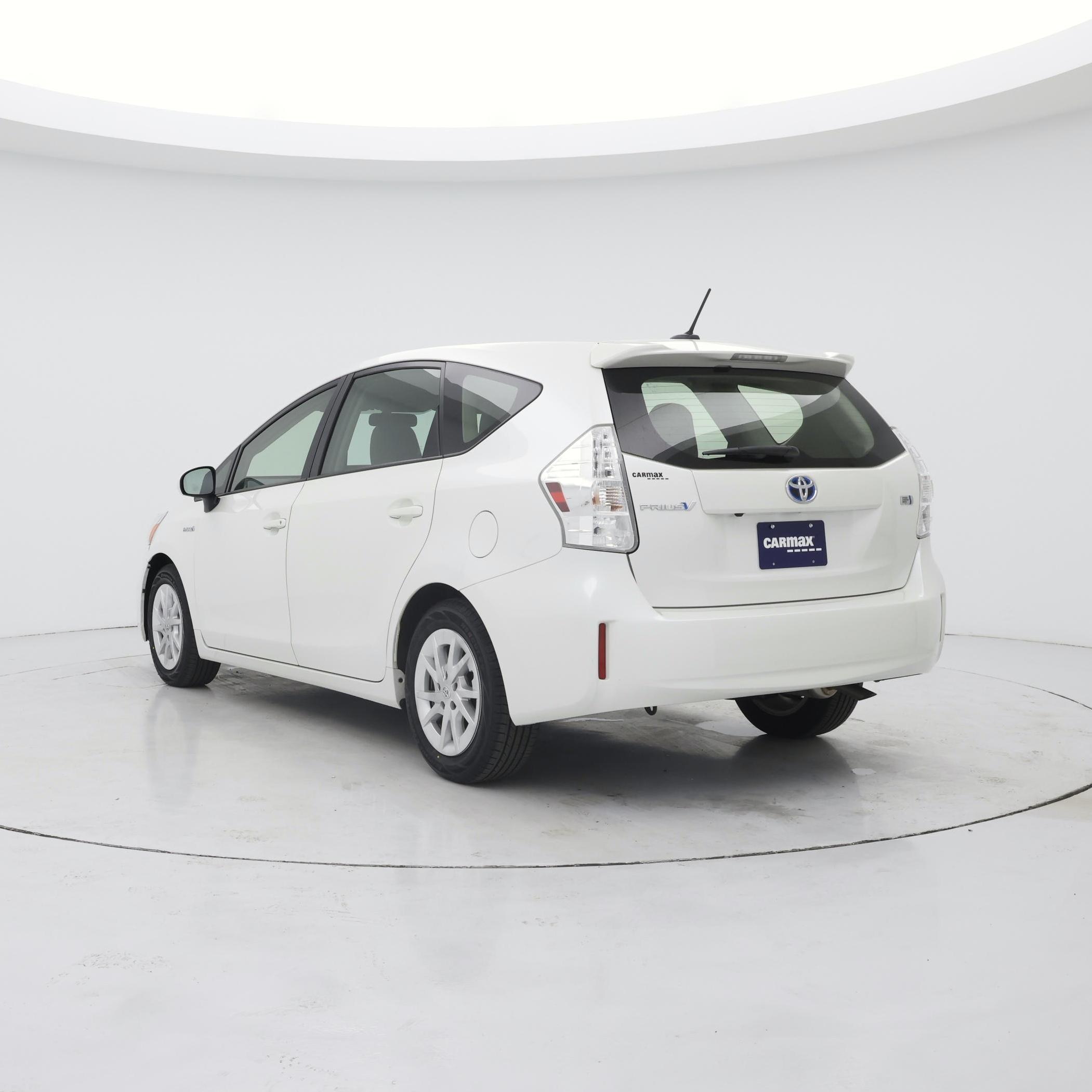 Thumbnail: 2014 Toyota Prius v - 2