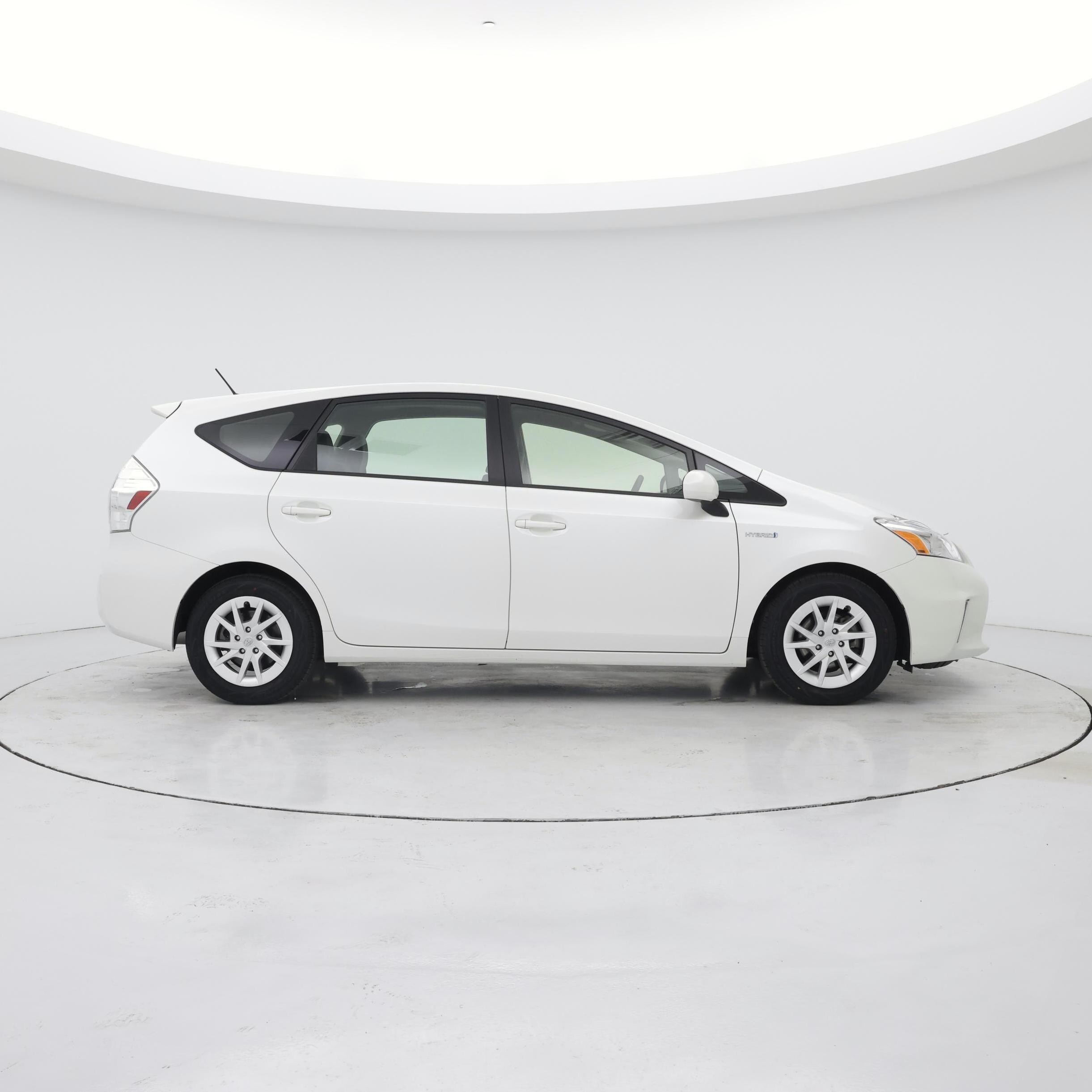 Thumbnail: 2014 Toyota Prius v - 7