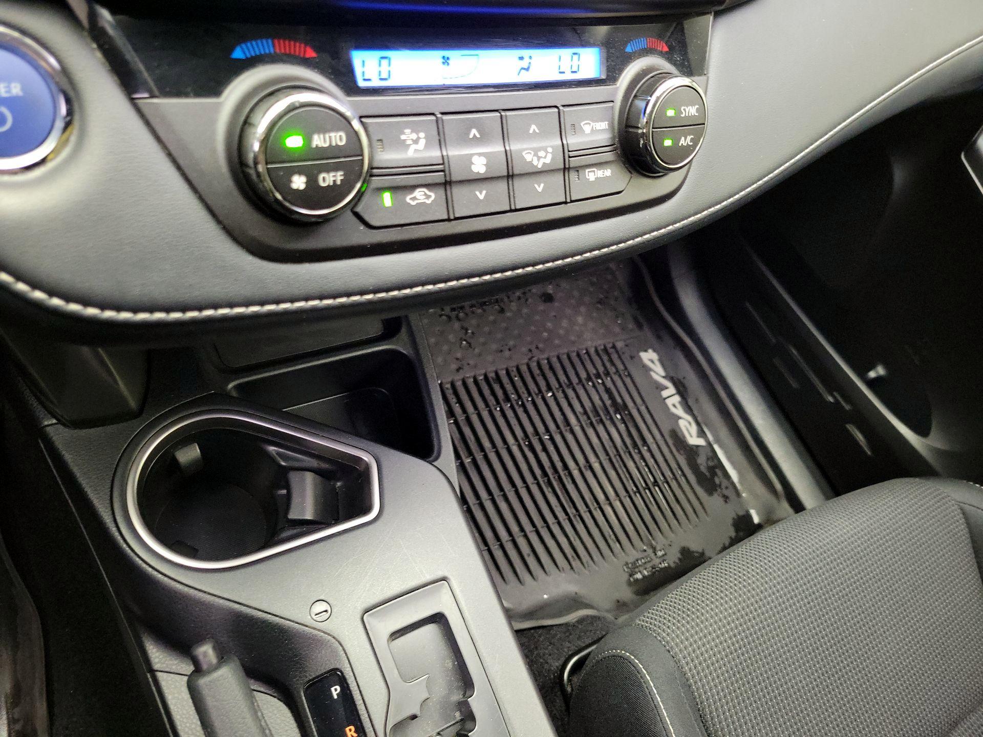 Thumbnail: 2018 Toyota RAV4 - 16