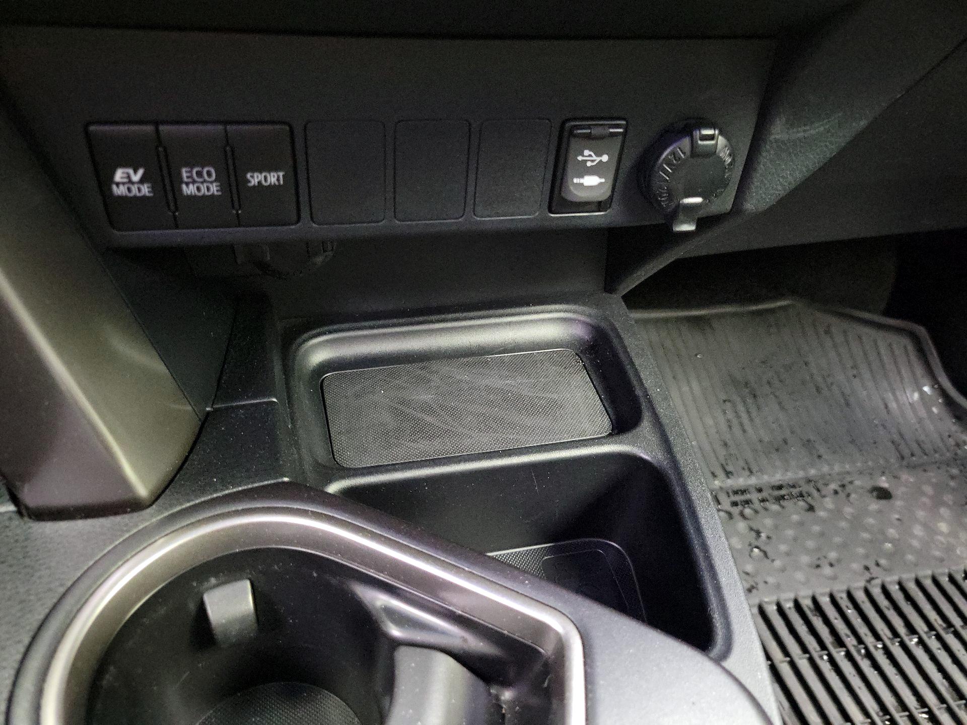 Thumbnail: 2018 Toyota RAV4 - 18