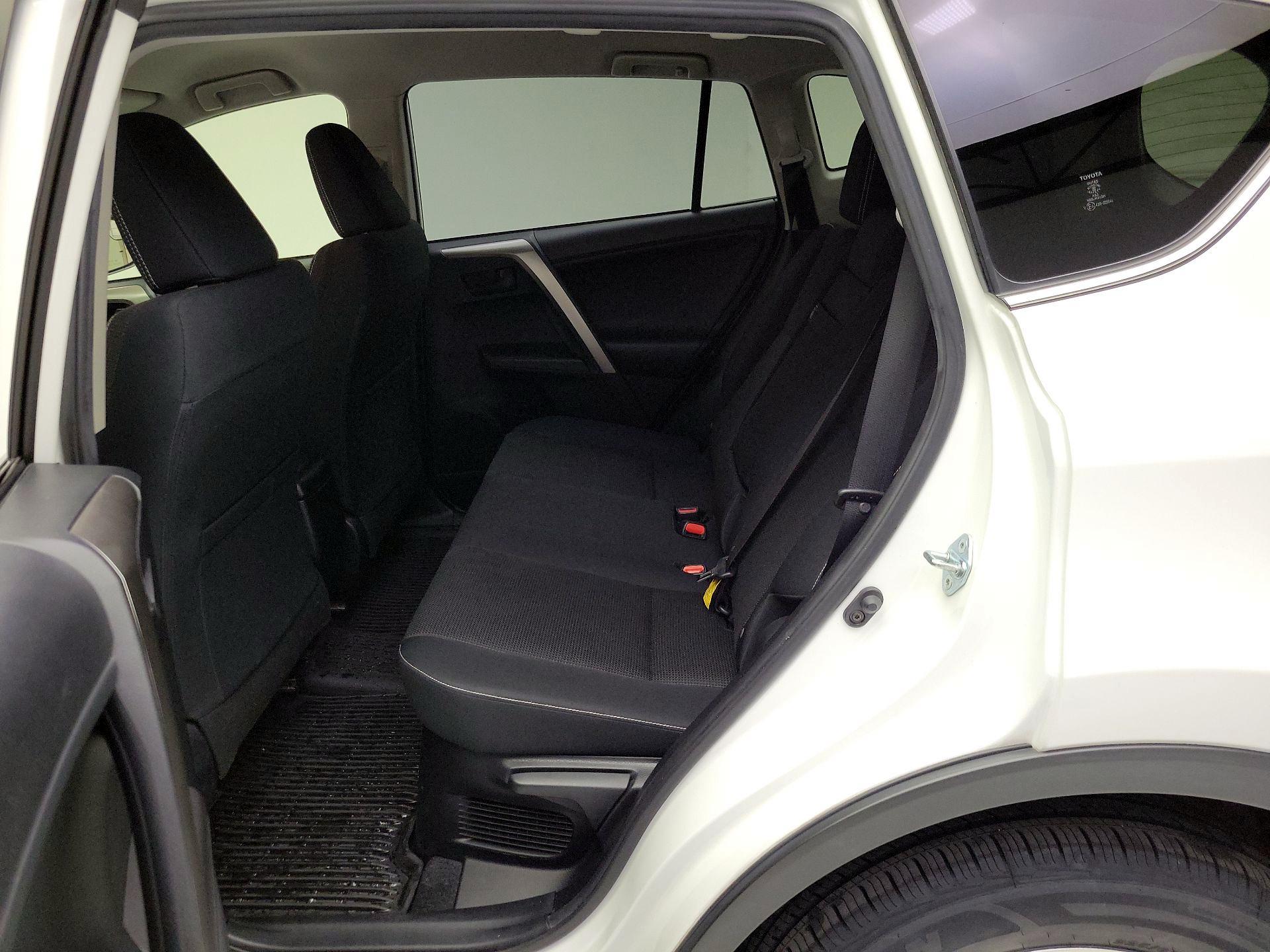 Thumbnail: 2018 Toyota RAV4 - 19