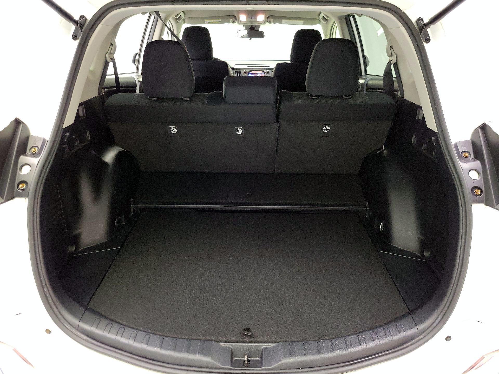 Thumbnail: 2018 Toyota RAV4 - 20