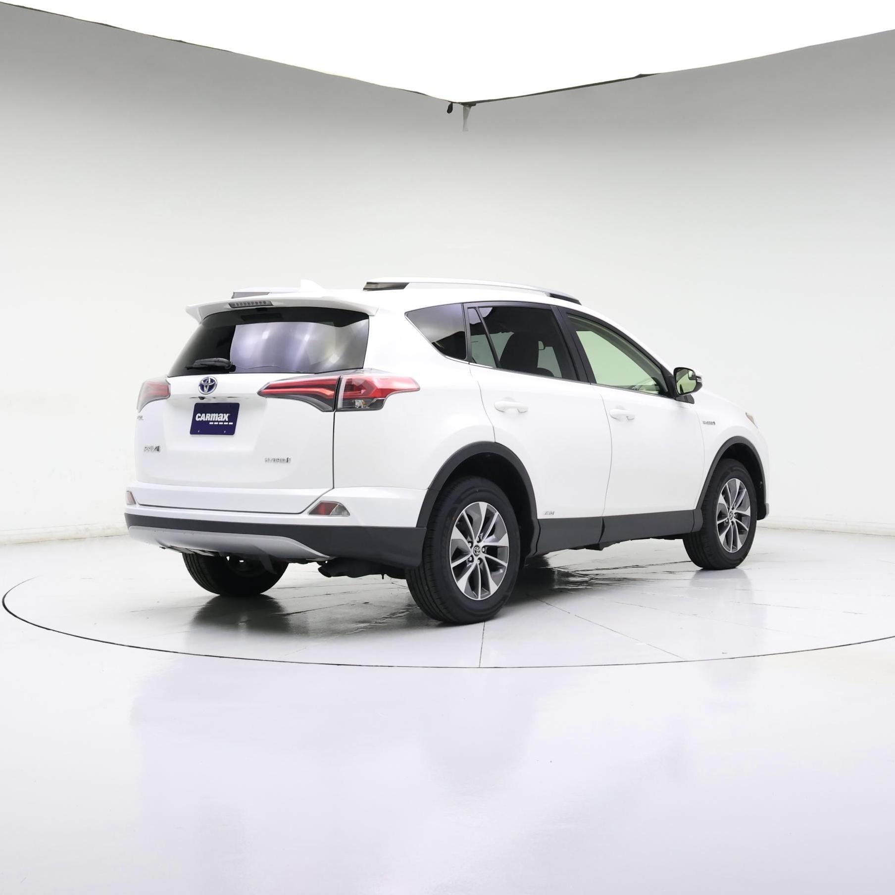 Thumbnail: 2018 Toyota RAV4 - 8