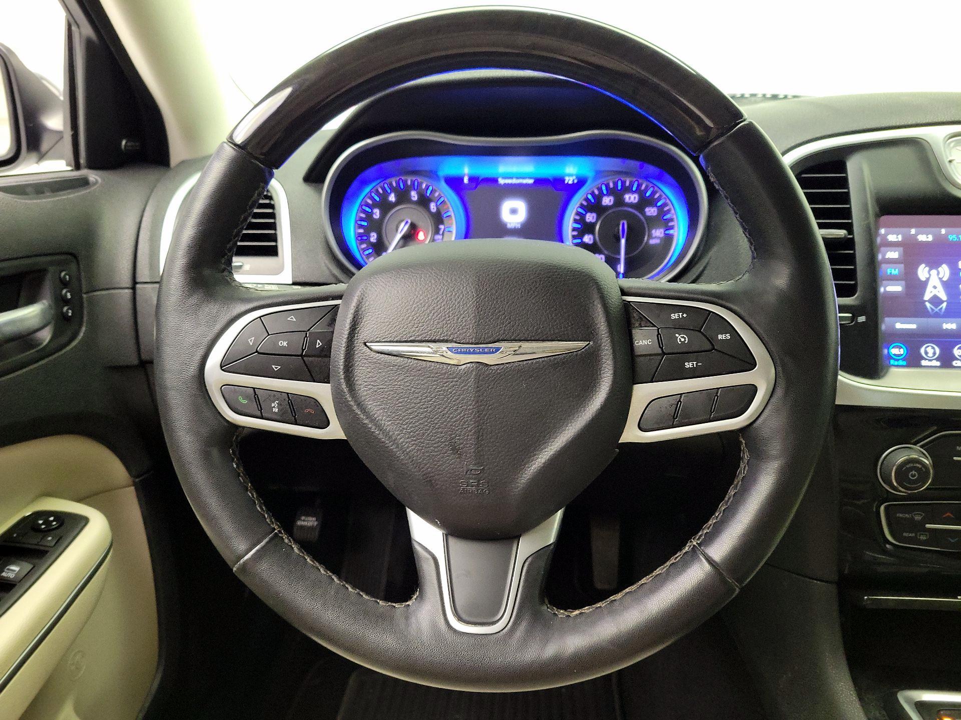 Thumbnail: 2019 Chrysler 300 - 10