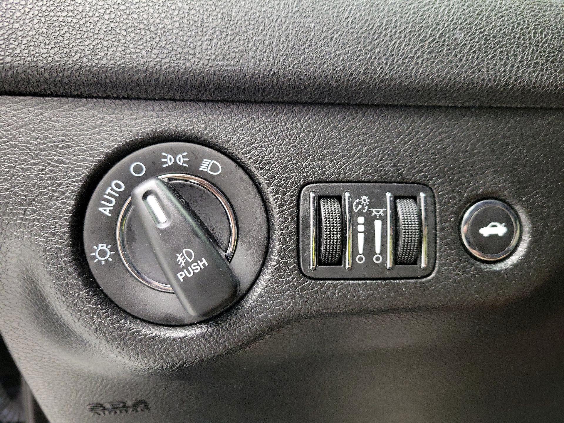 Thumbnail: 2019 Chrysler 300 - 13