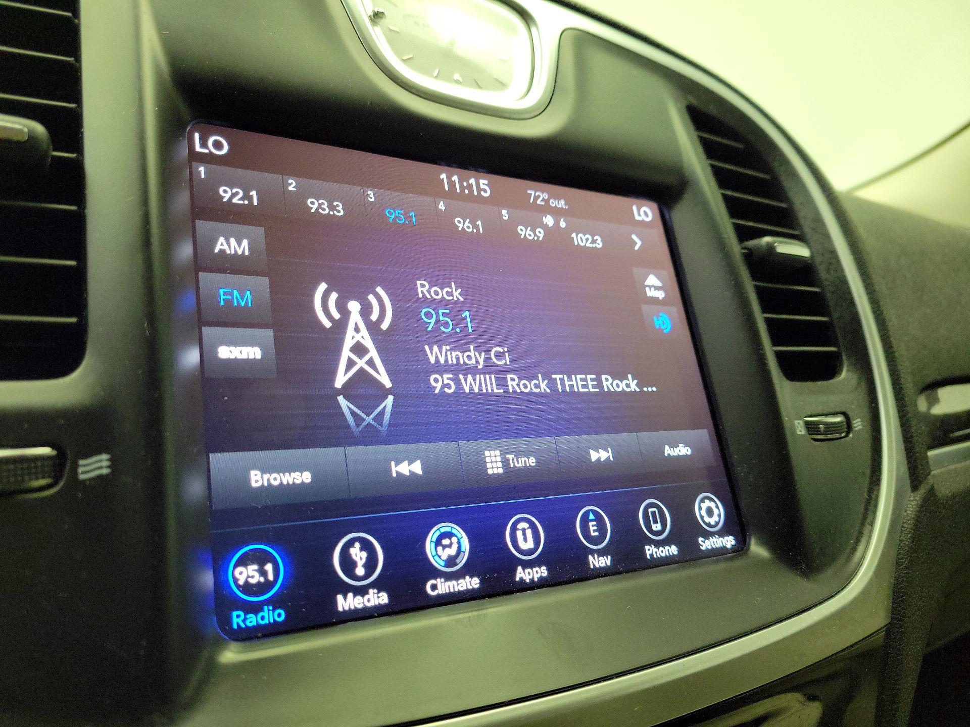 Thumbnail: 2019 Chrysler 300 - 16