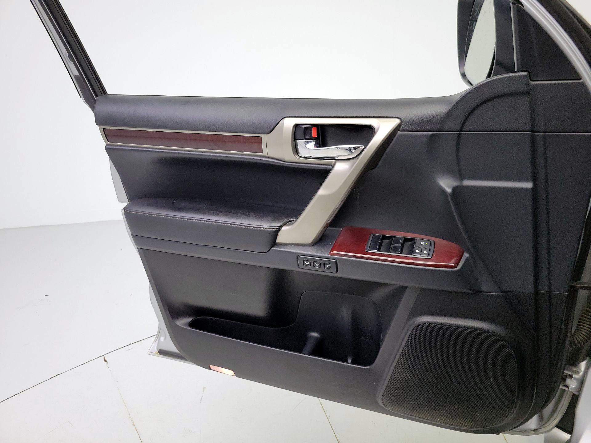 Thumbnail: 2016 Lexus GX - 12